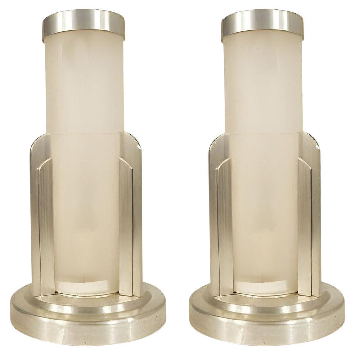 Coppia di lampade da tavolo a cilindro Streamline in alluminio Machin da Saturn Lighting