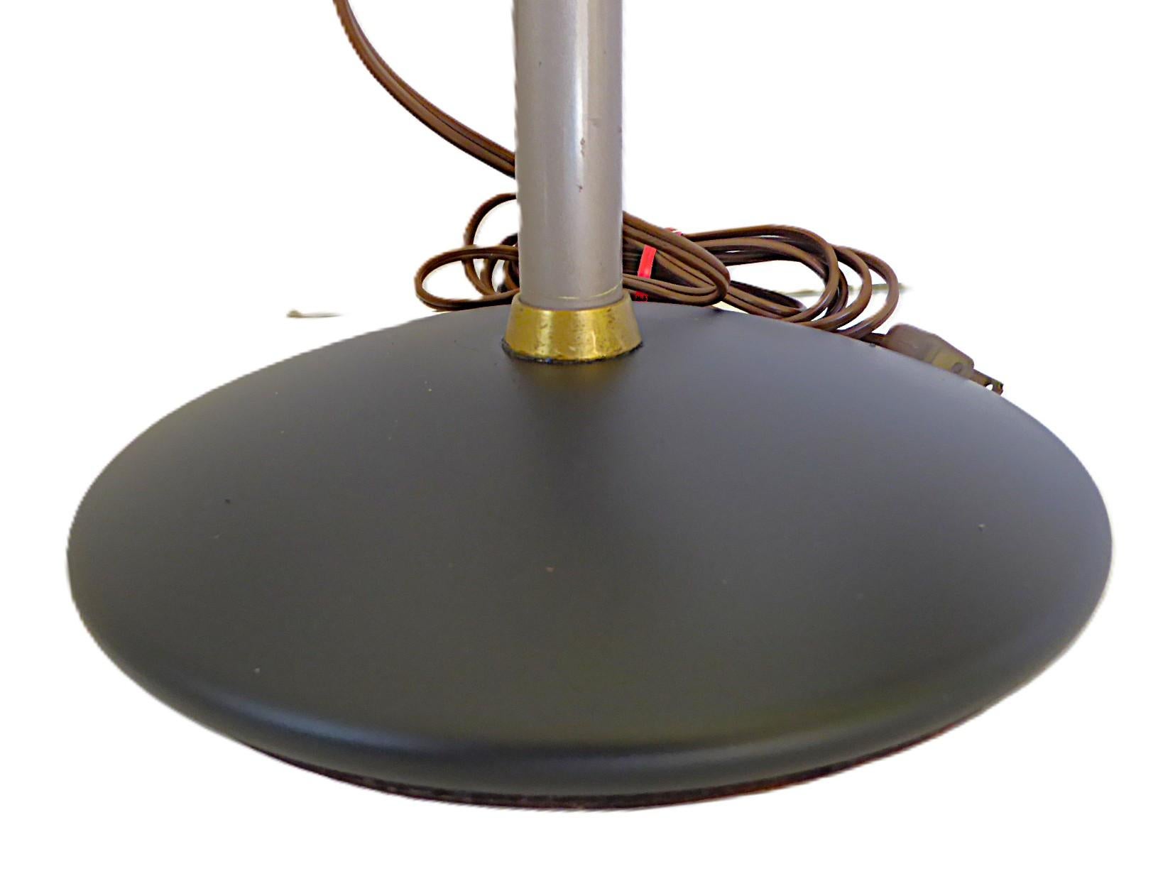 Streamline Modern Dazor Lighting Floating-Arm Metal / Fiberglass Desk Lamp 1940s en venta 6