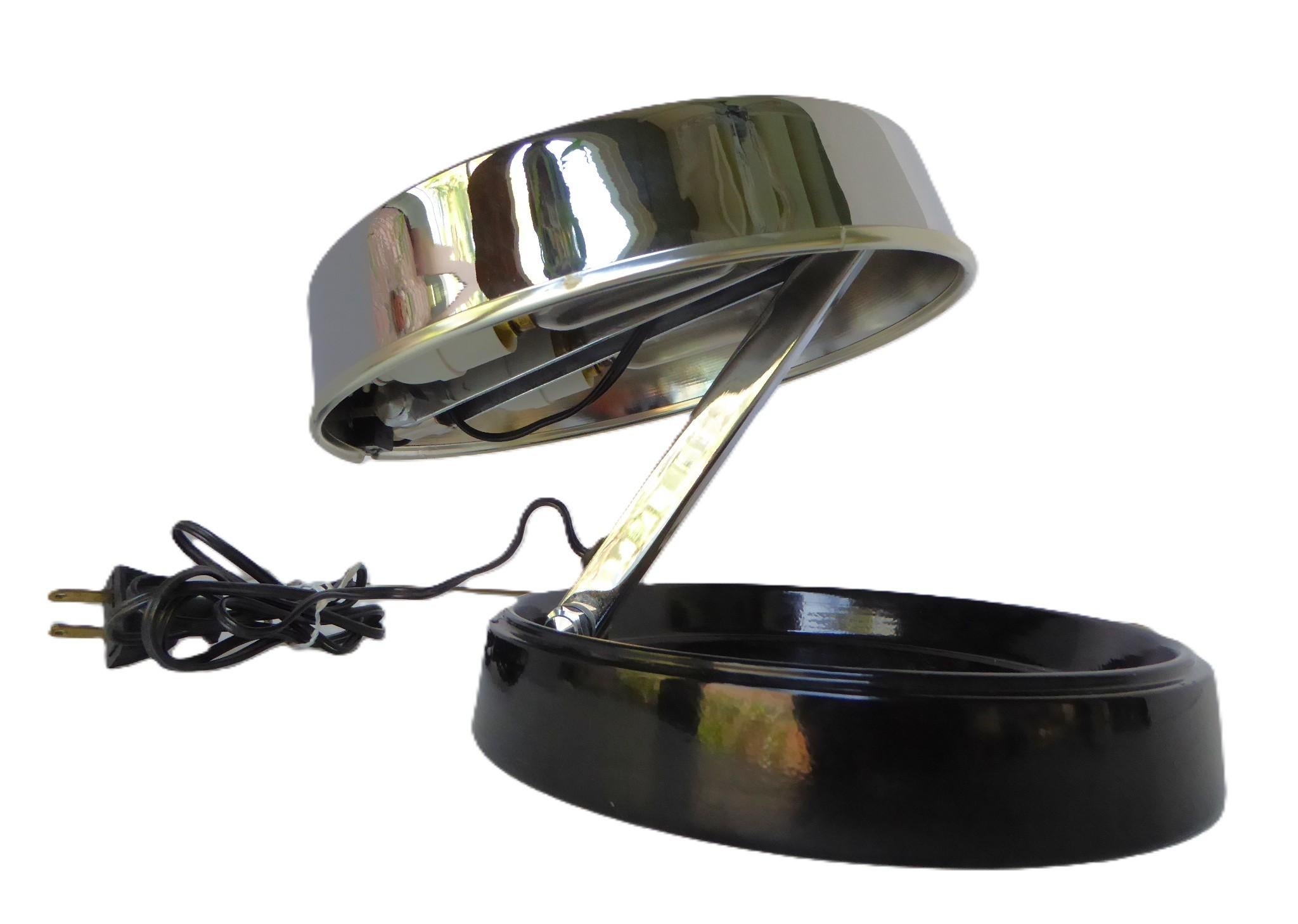 Streamline Modern GEI Folding Table Desk Lamp by Enrique Aparicio Spain 1960 (Emailliert) im Angebot