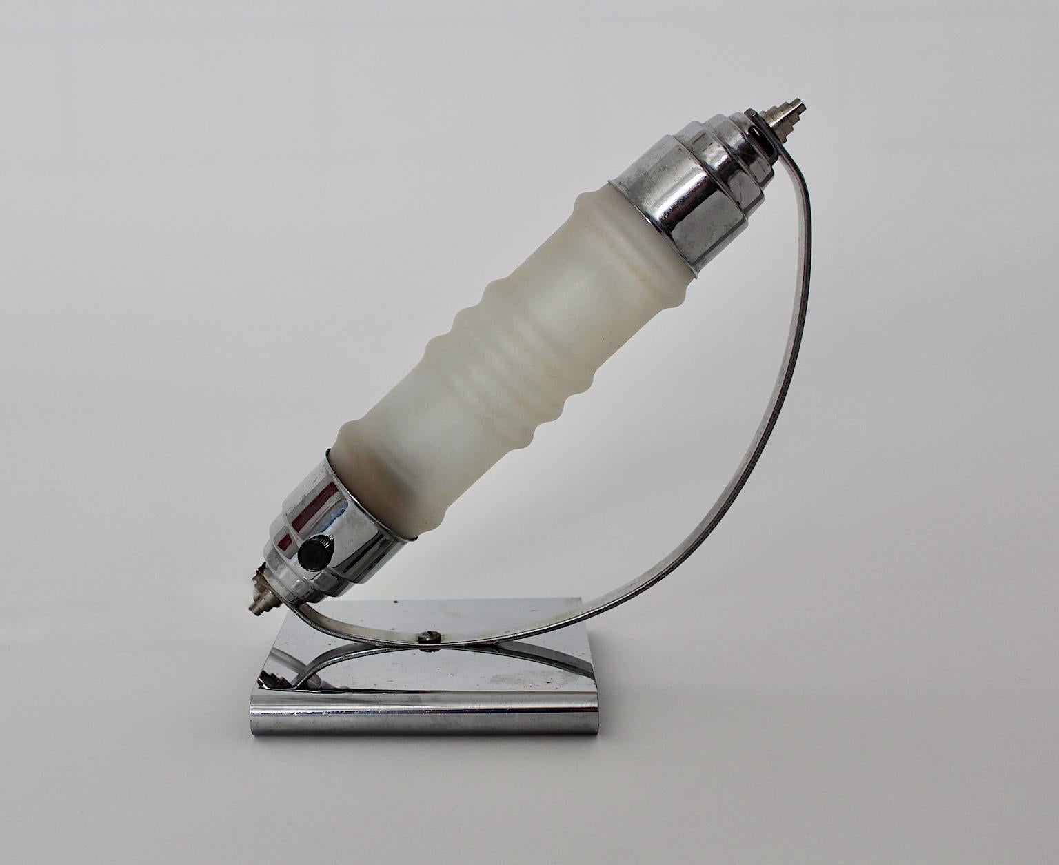 streamline moderne lamp