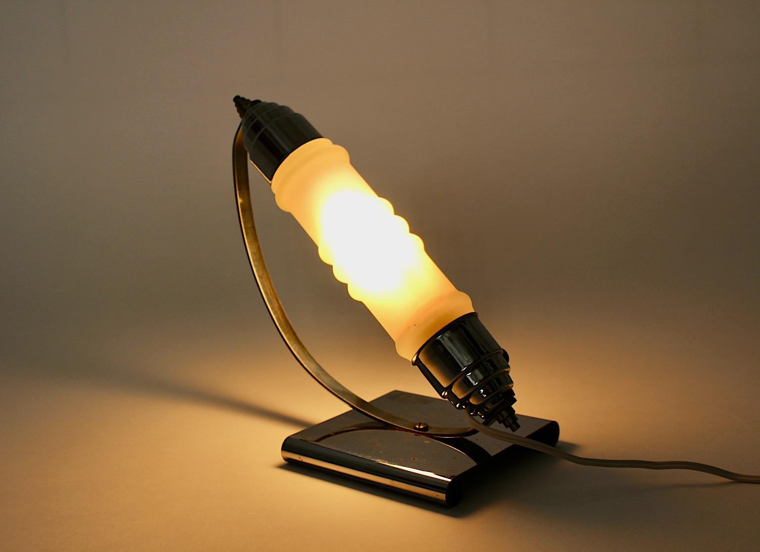 Milieu du XXe siècle Lampe de bureau Streamline Moderne Art Déco en métal chromé vintage, 1930, République tchèque en vente