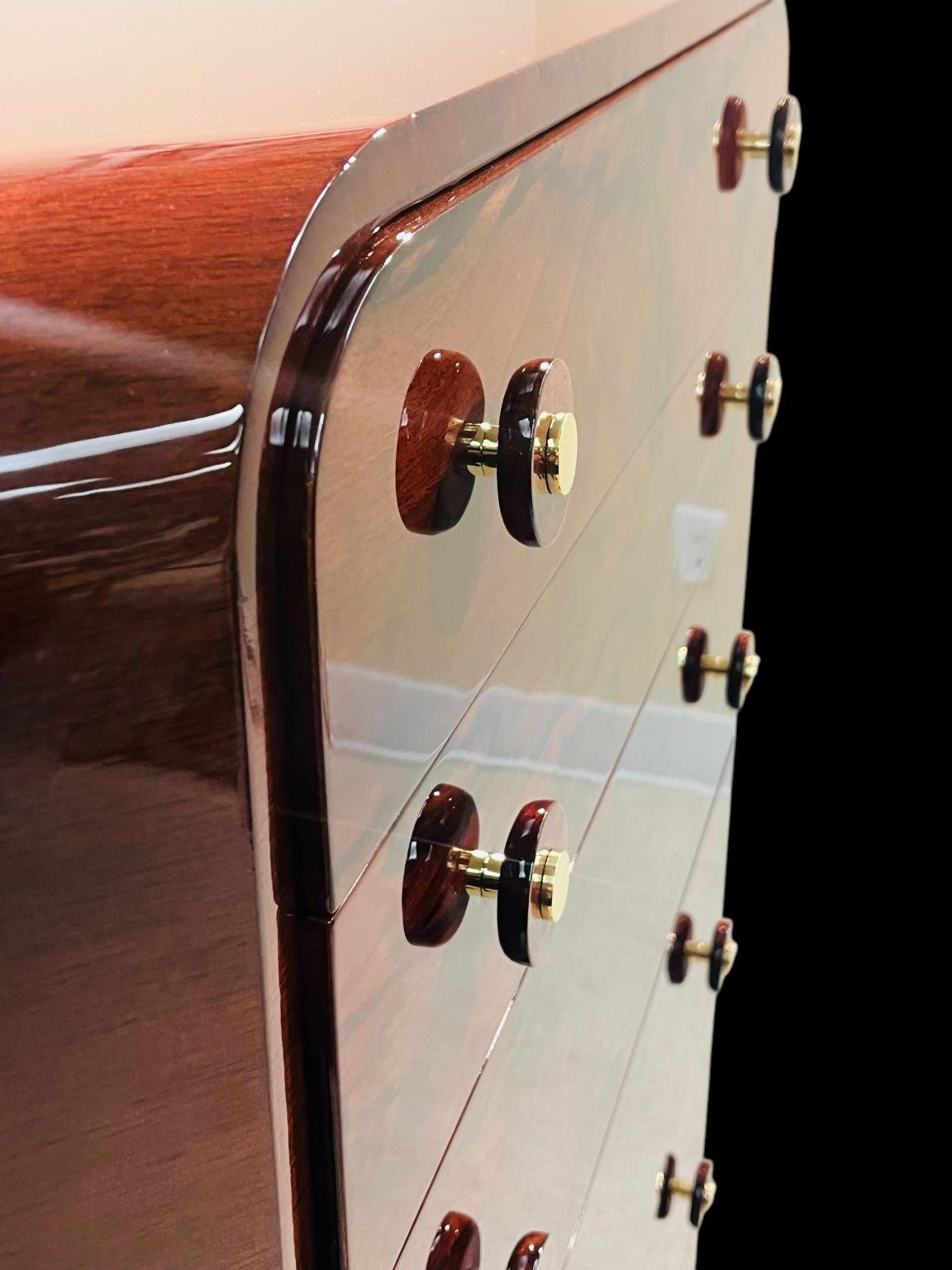 Ottone Cassettone Streamline Moderne Art Deco in palissandro e noce  Americano anni '30 in vendita
