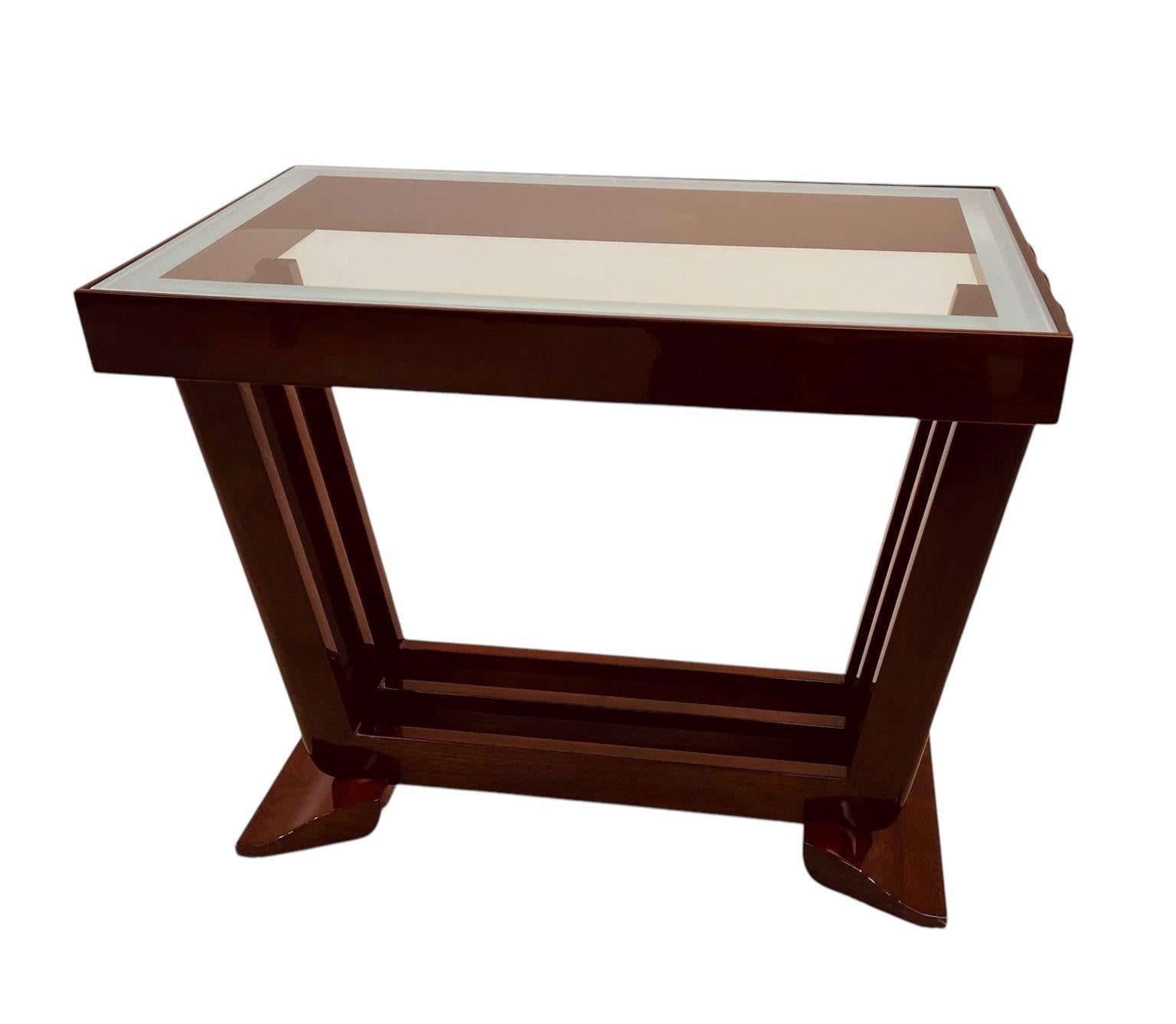 Streamline Moderne Art Deco Side/End Table In Solid Walnut, American C. 1930 For Sale 4
