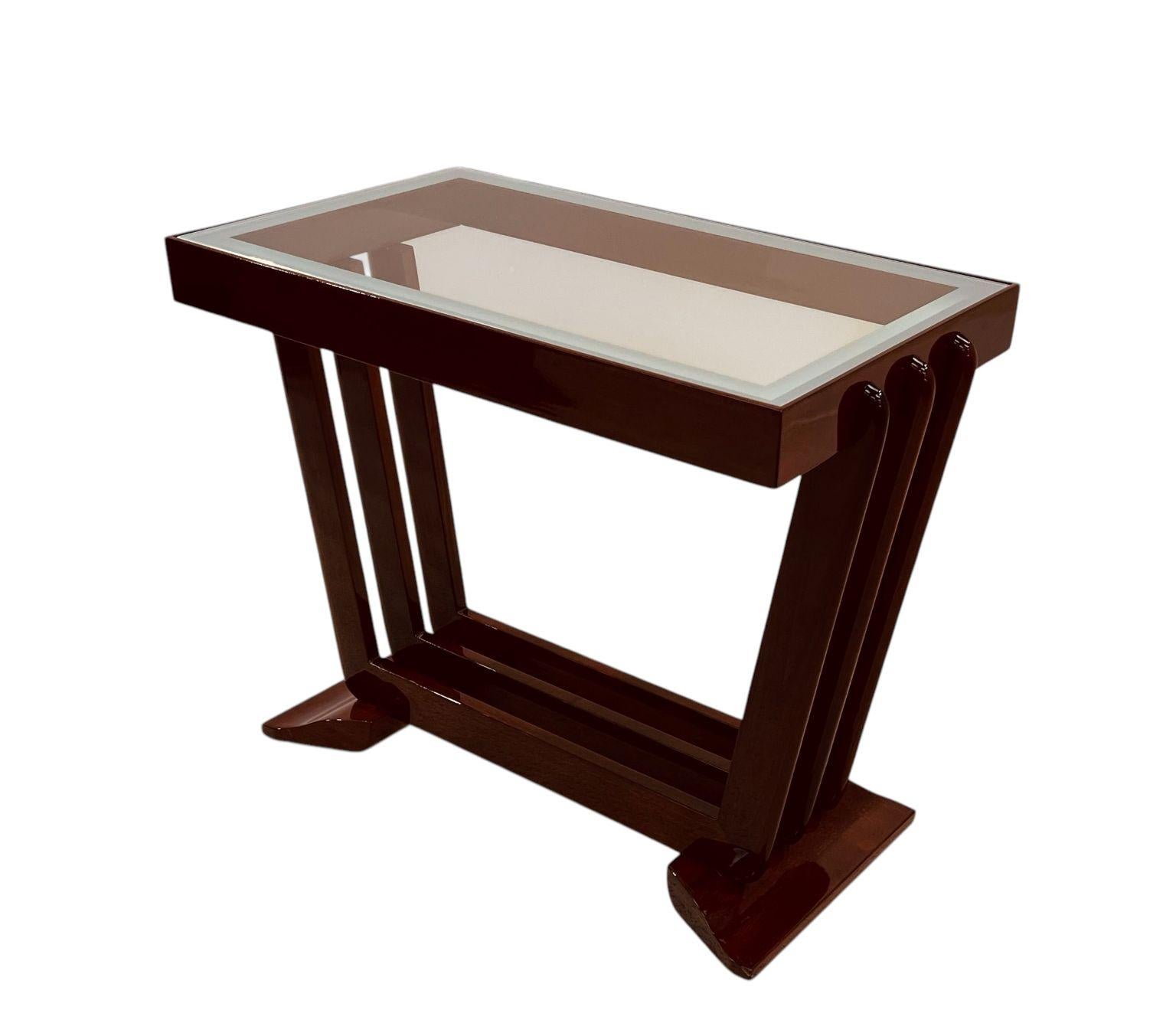 Streamline Moderne Art Deco Side/End Table In Solid Walnut, American C. 1930 For Sale 8