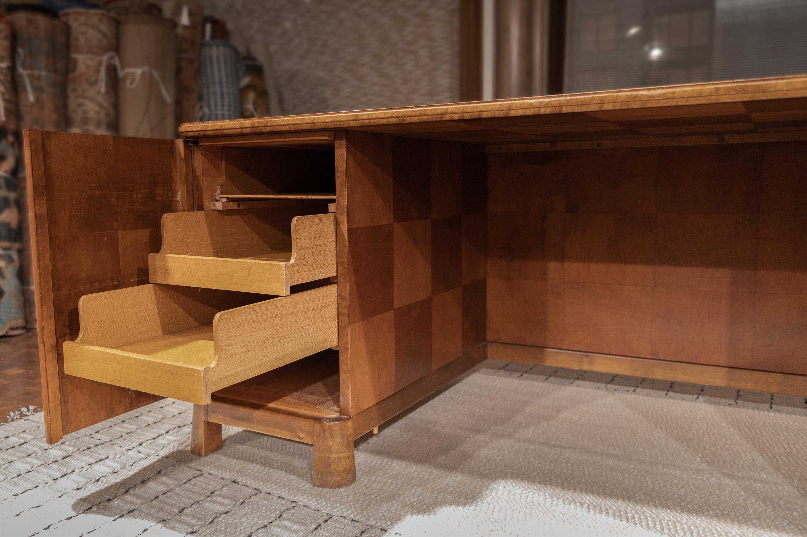 Legno Streamline Moderne, scrivania direzionale in intarsio decorato a mano, periodo Art Deco in vendita