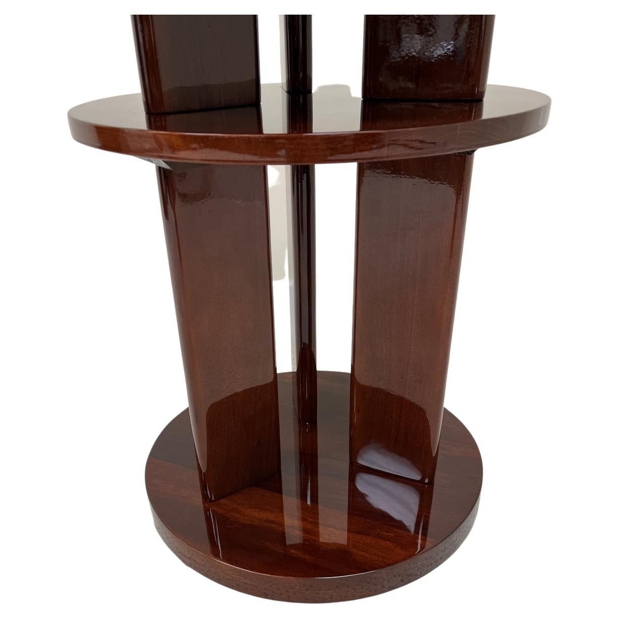 Streamline Modernist Art Deco Circular Three Tier Side Table American circa 1930 In Excellent Condition In Bernville, PA