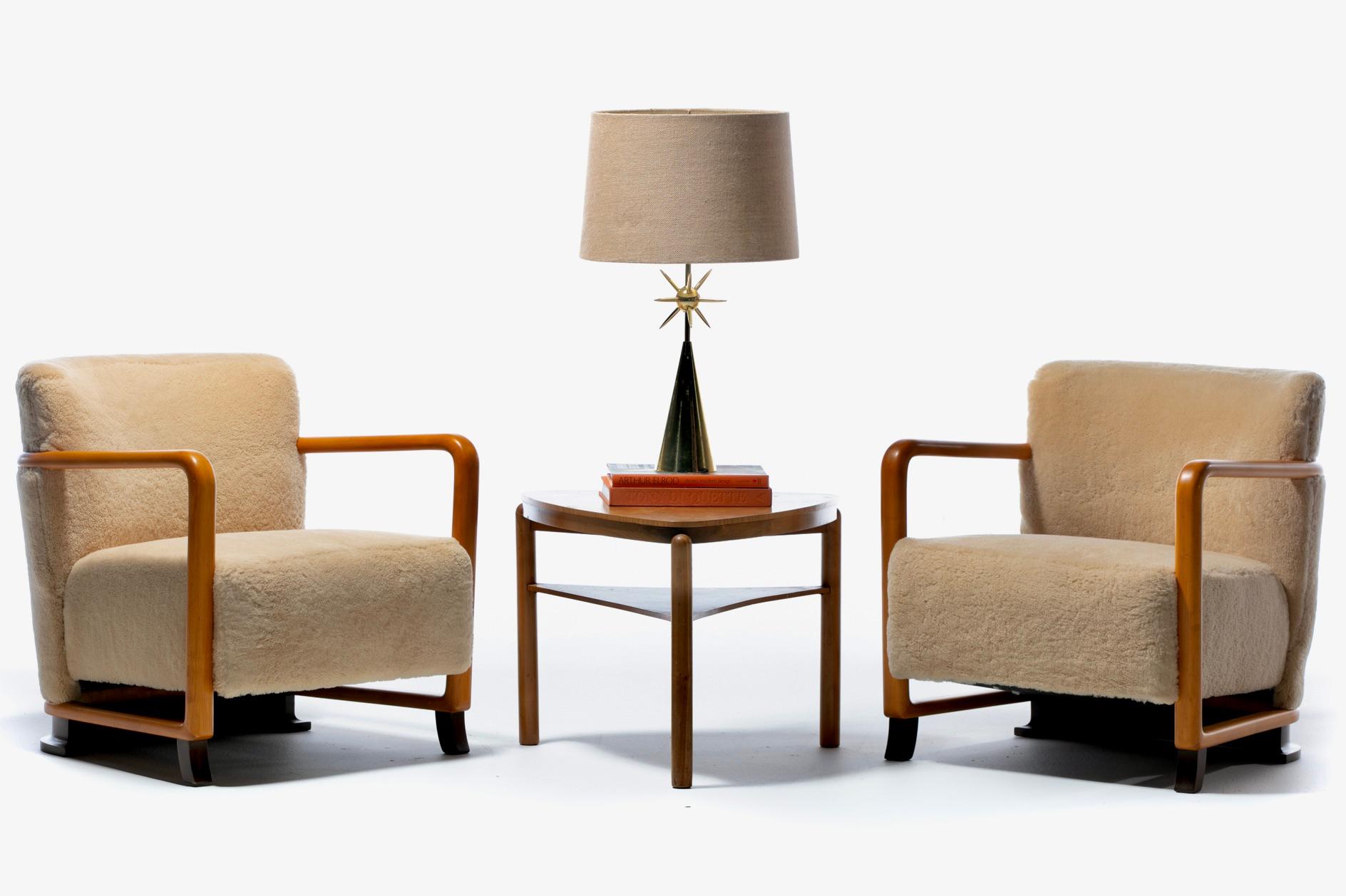 Elegant and luxurious pair of 1930s Bentwood Lounge armchairs newly professionally upholstered in hand sewn cream Palomino Shearling hides in the style of Gilbert Rohde. Streamlined Moderne Art Deco chairs with artisan handmade bentwood arms and a