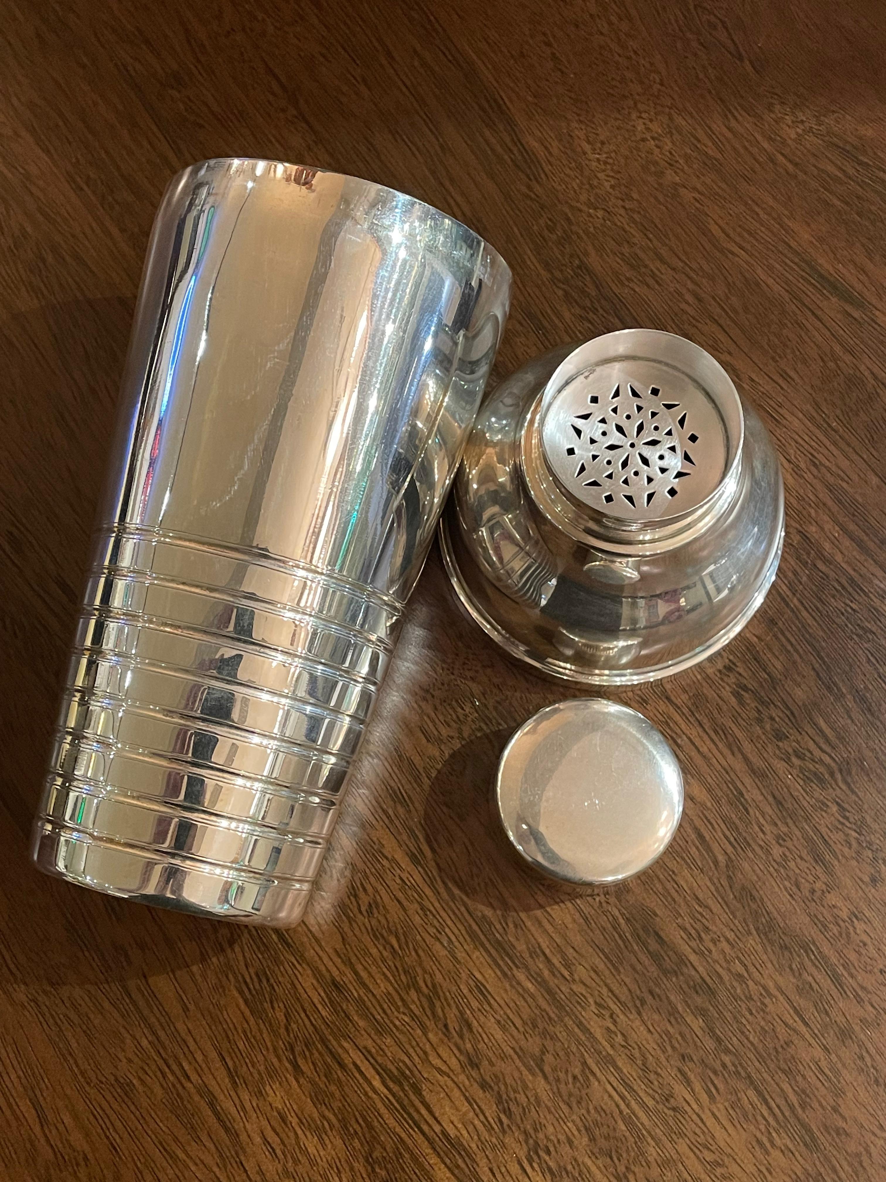 Mid-20th Century Streamlined Art Deco French Silver Plated Cocktail Shaker