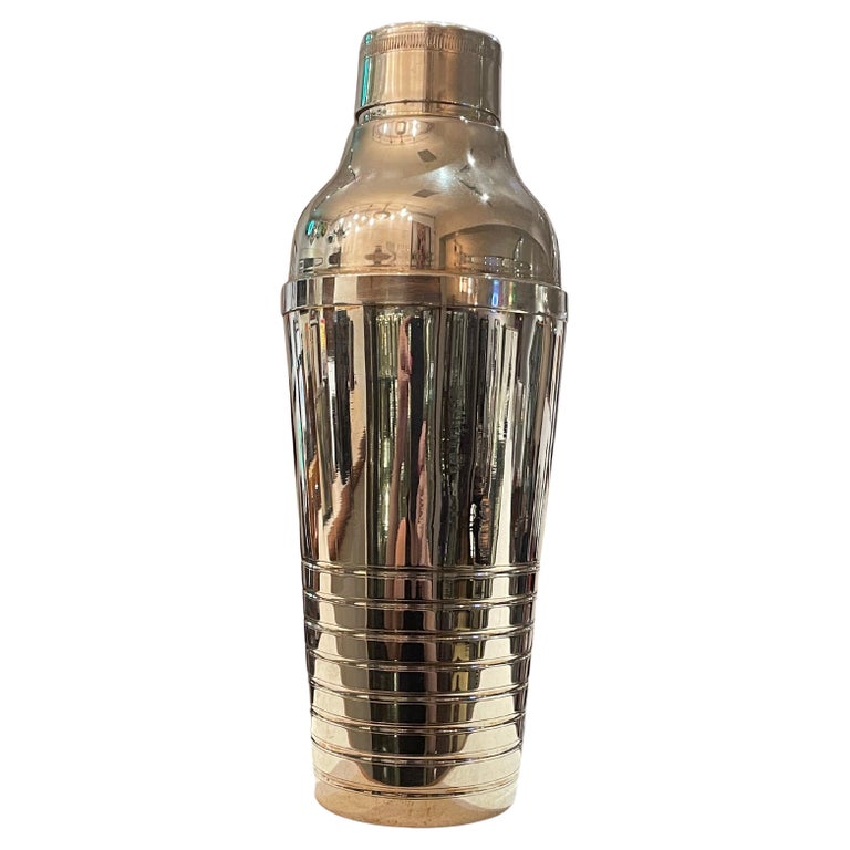 Streamlined Art Deco French Silver Plated Cocktail Shaker For Sale at 1stDibs