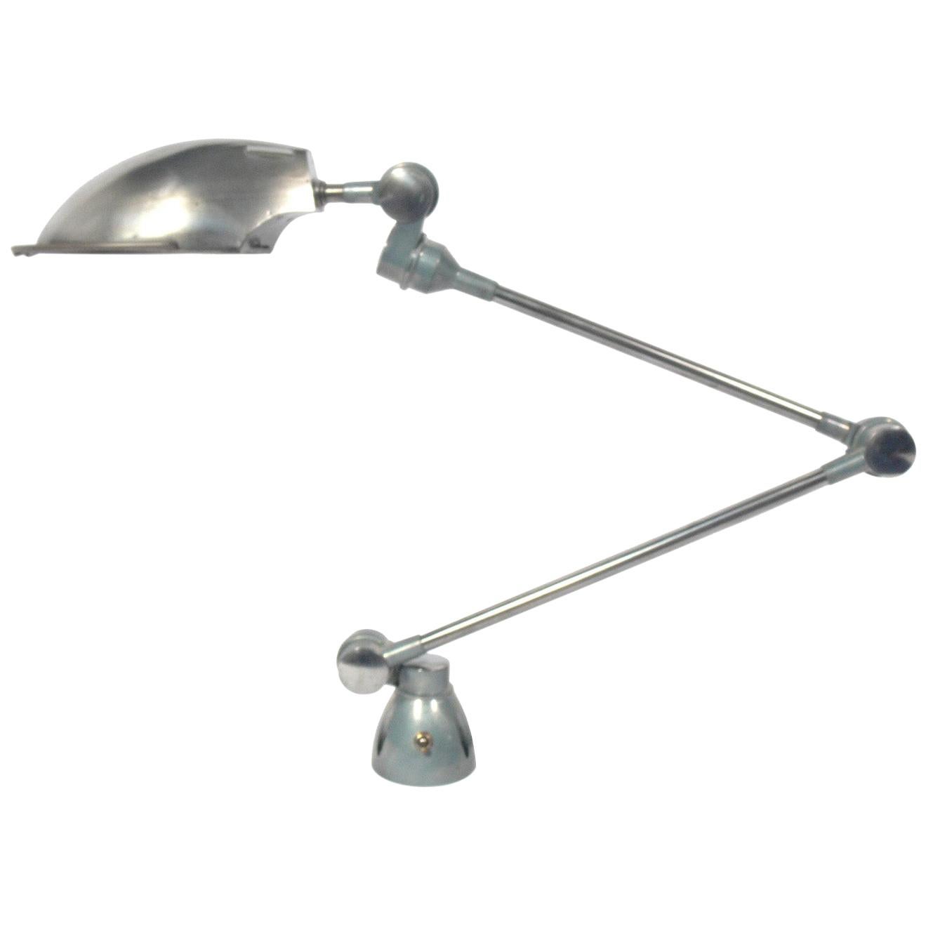 Streamlined Articulated Metal Desk Lamp
