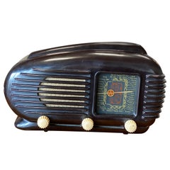 Stromlinienförmiges Tesla-Talisman-Radio aus Bakelit:: 1950er Jahre