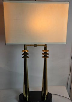 Lampe de table « Temple Gate » à deux colonnes, de style chinoiserie aux lignes épurées, vers les années 1950