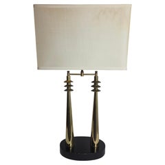 Lampe de table « Temple Gate » à deux colonnes, de style chinoiserie aux lignes épurées, vers les années 1950