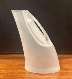 Brocca in cristallo smerigliato "Kyathos" di Angelo Mangiarotti