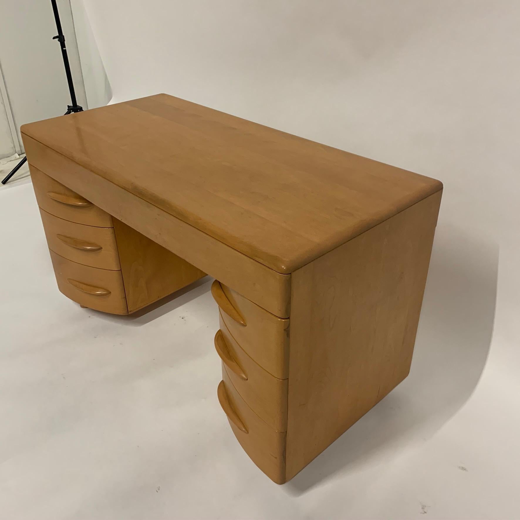 Streamlined Machine Age Birch Heywood Wakefield Kneehole desk in Champagne 1950s 6