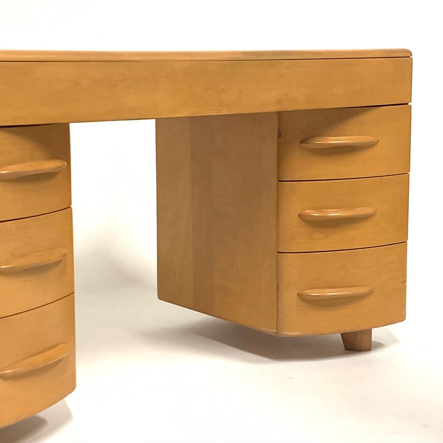 Streamlined Machine Age Birch Heywood Wakefield Kneehole desk in Champagne 1950s In Good Condition In Hudson, NY