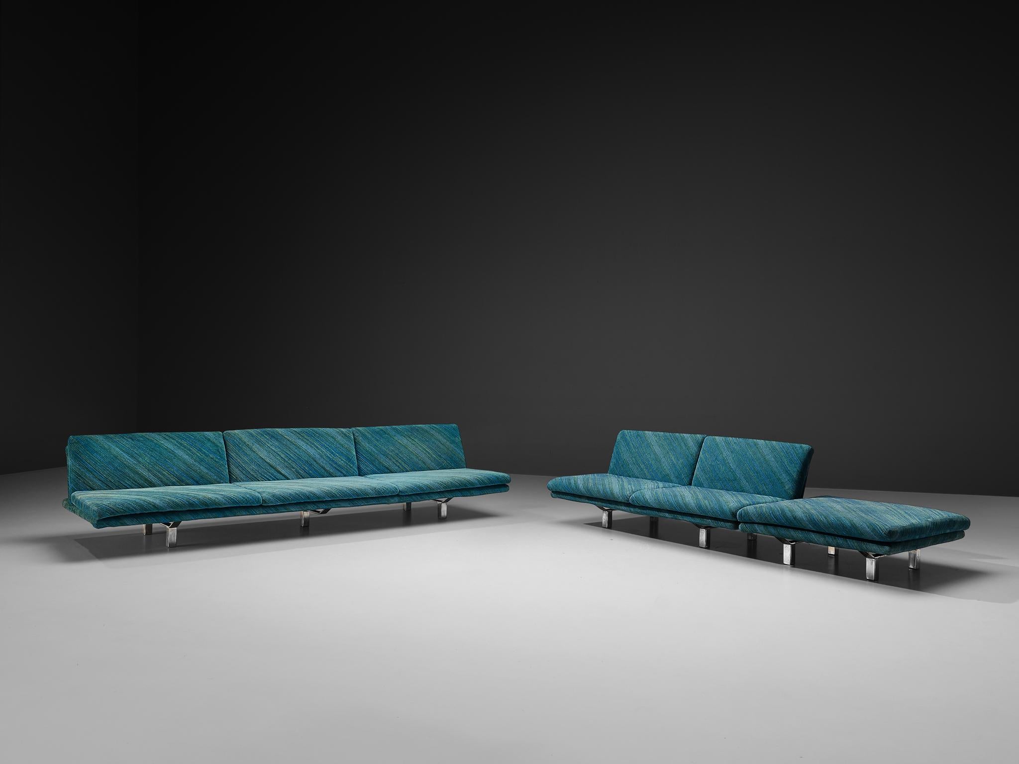 Italiano Set da soggiorno moderno e lineare con divani e ottomane in vendita