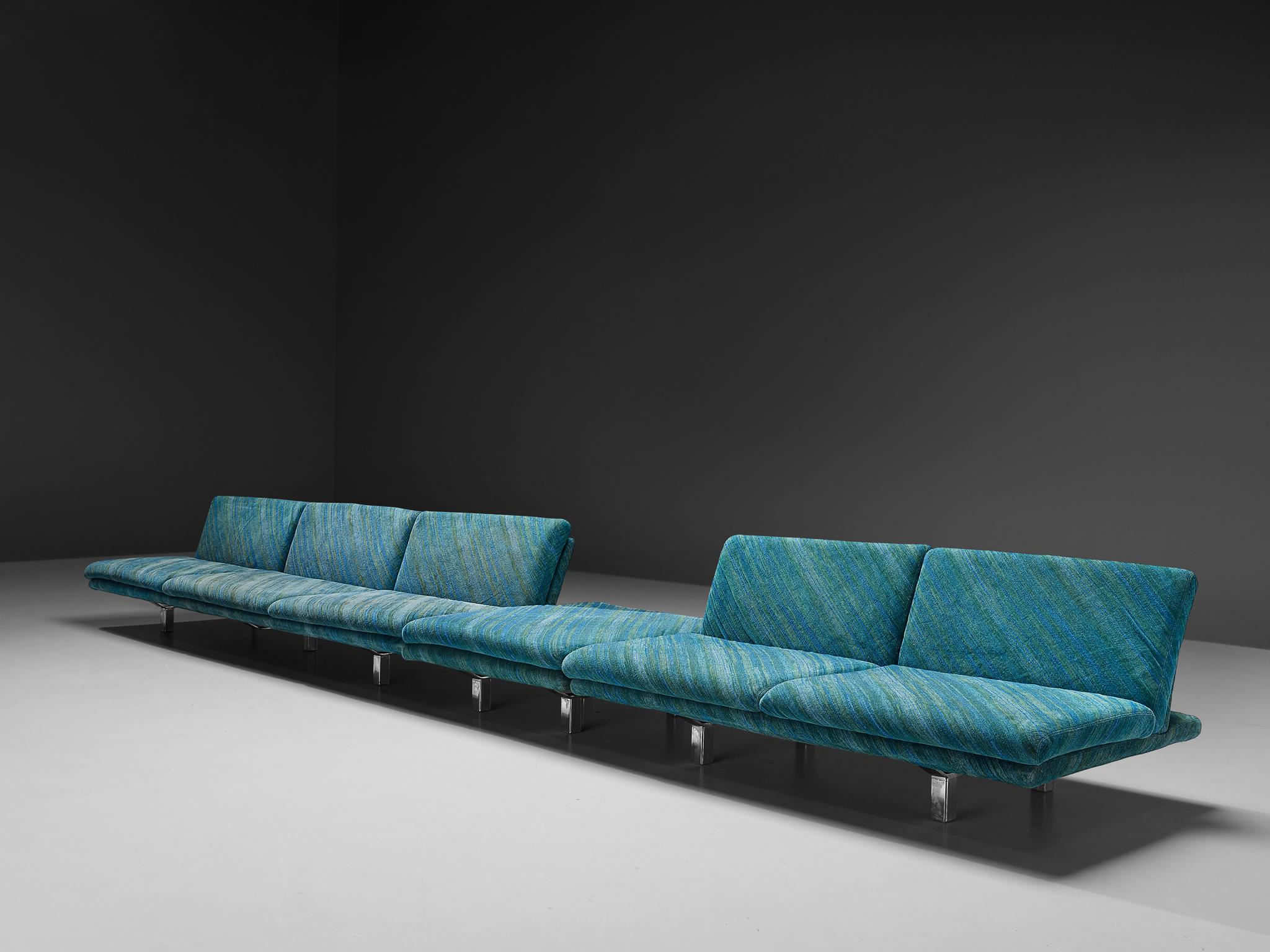 Set da soggiorno moderno e lineare con divani e ottomane in vendita 1