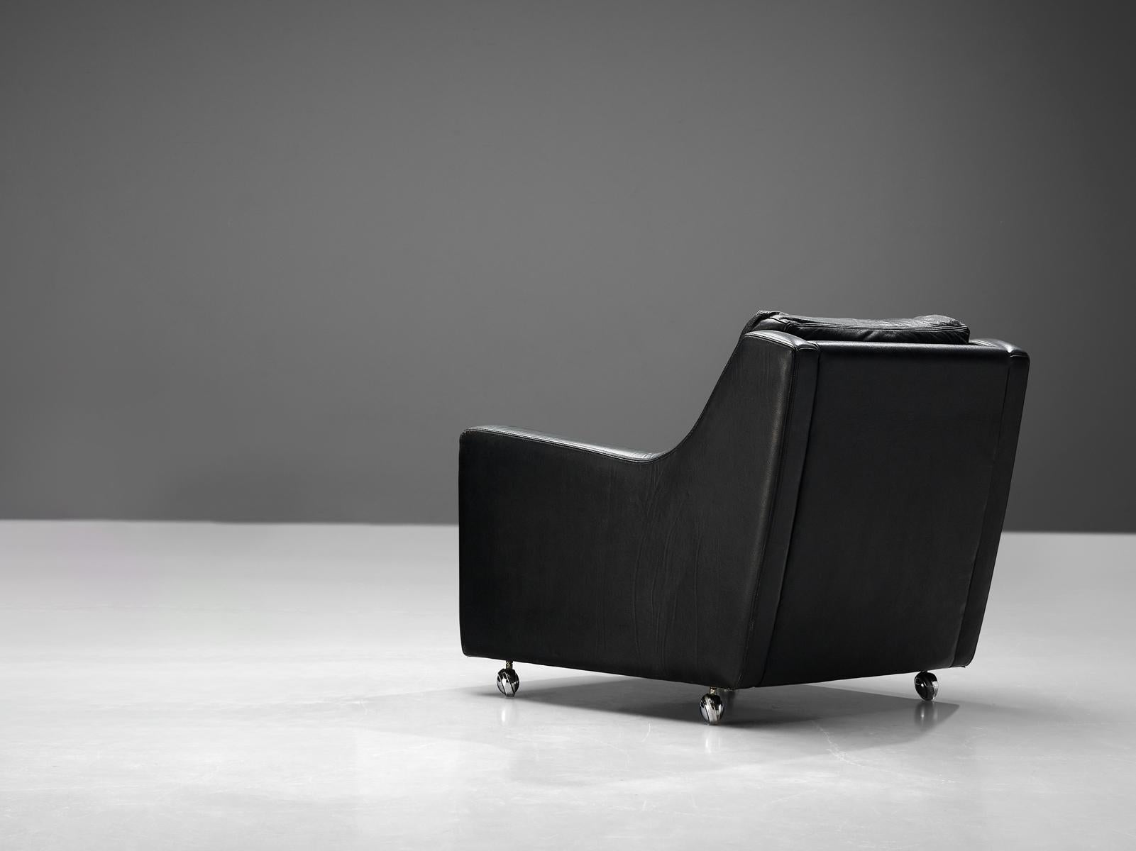 Streamlined Modern Lounge Chair in Black Leather In Good Condition In Waalwijk, NL
