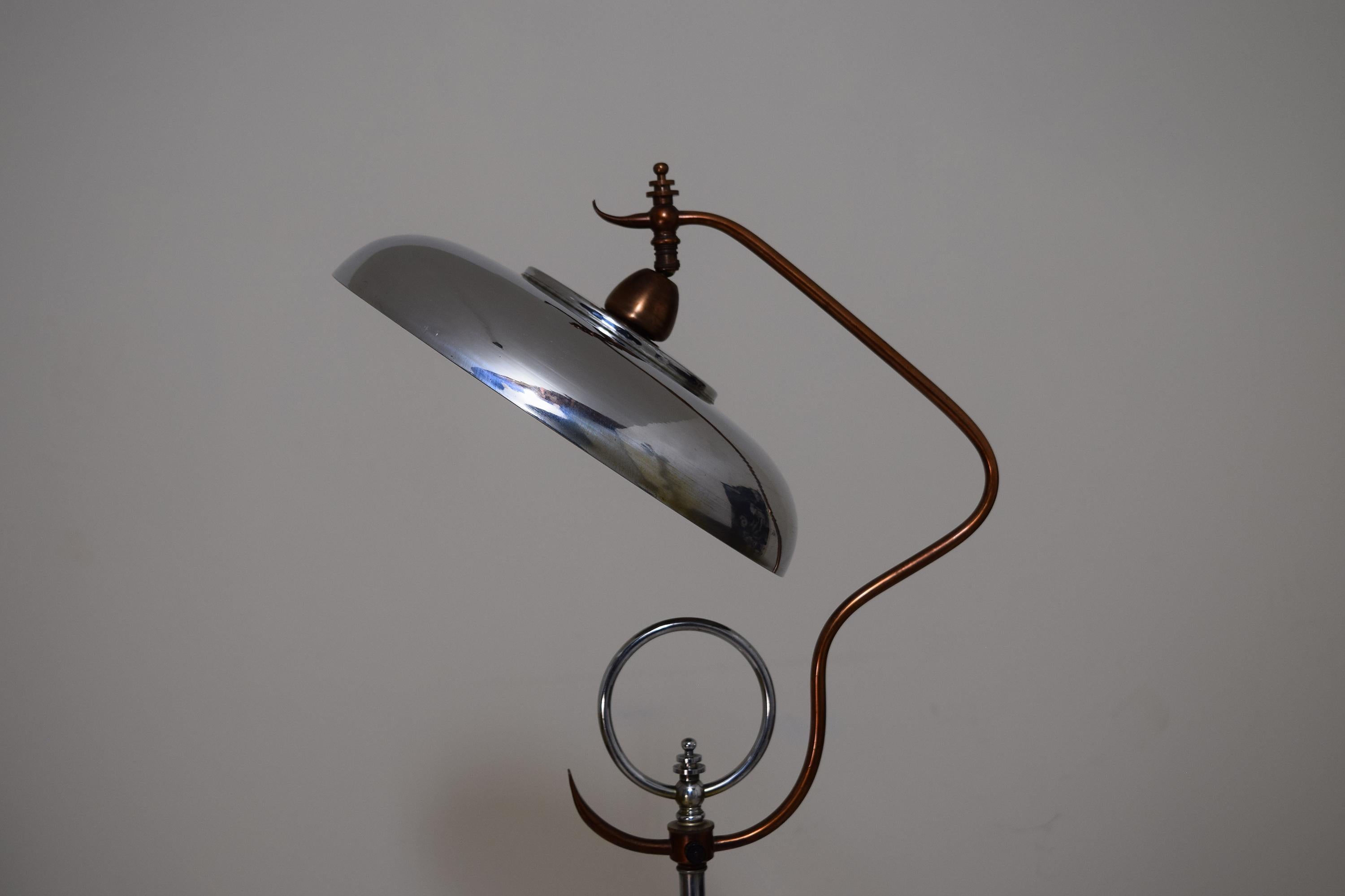 Streamlined Moderne Floor Lamp Attributed to KEM Weber In Good Condition In South Charleston, WV