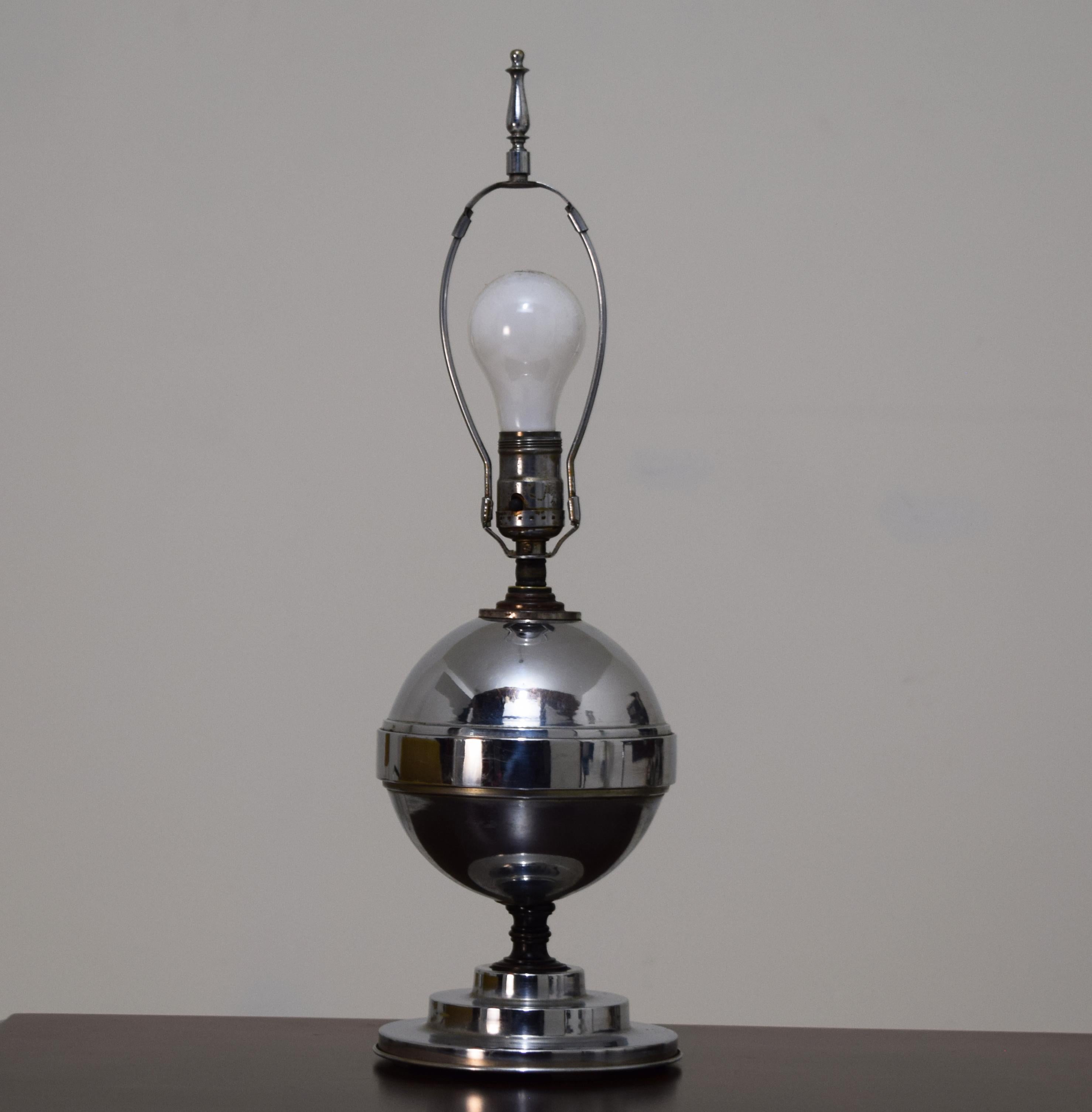 Table Lamp 1935. Steel and chrome.
Measures: 6