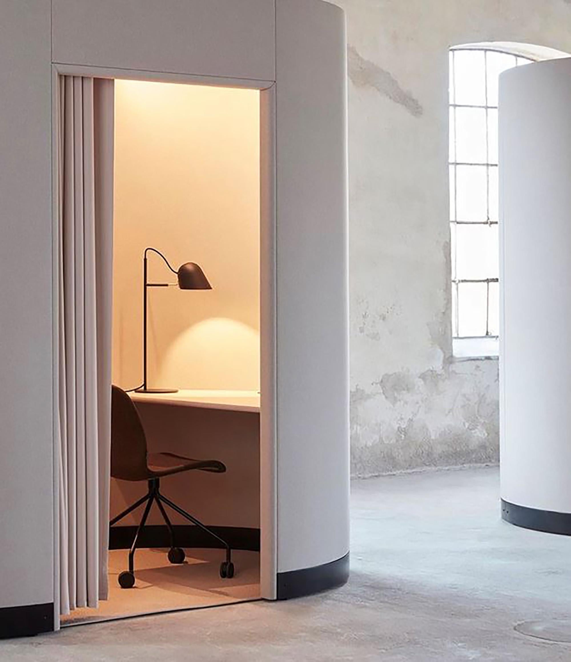 Suédois Lampe de table 'Streck' par Joel Karlsson pour Örsjö en noir en vente