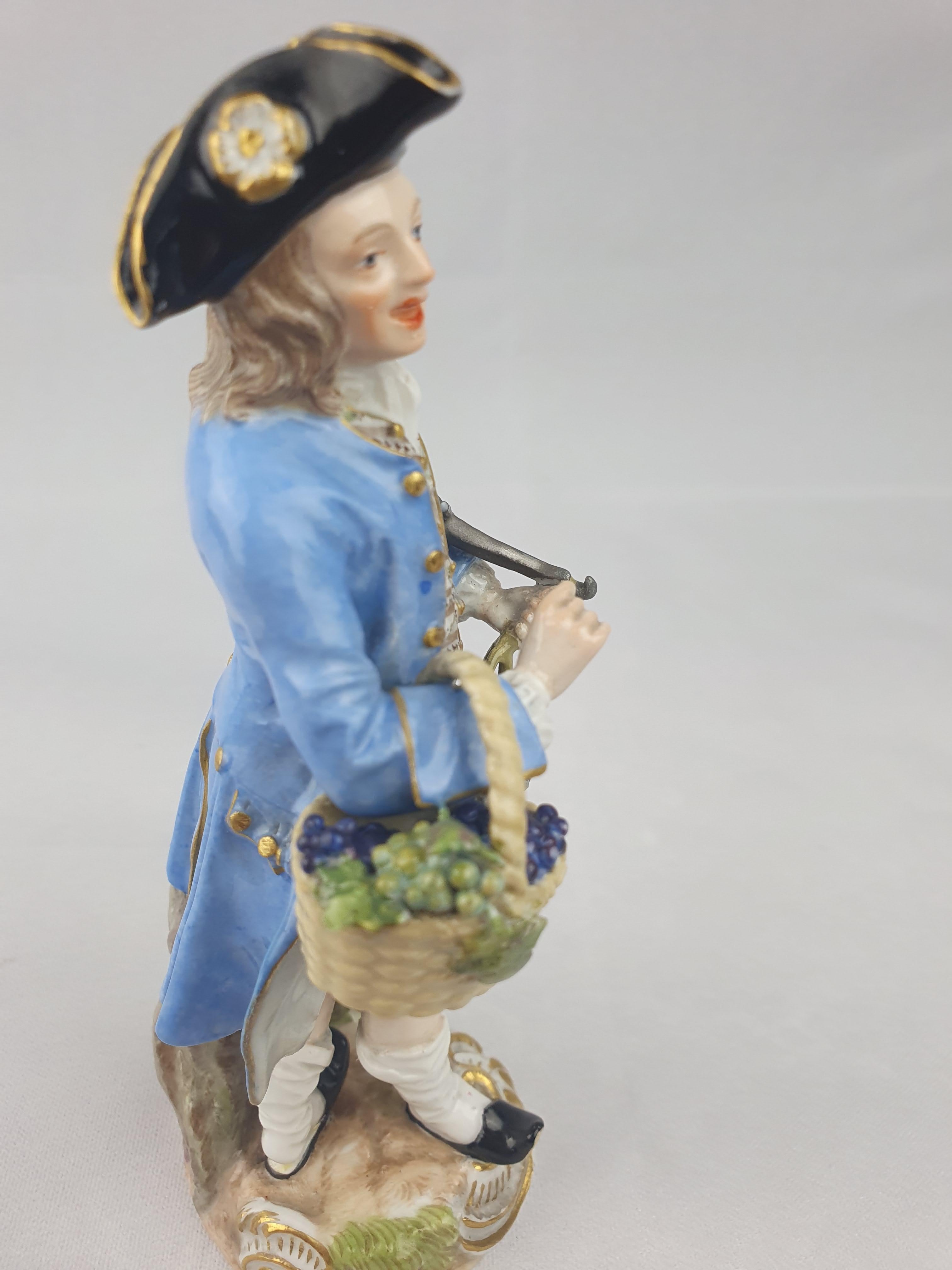 19th Century Meissen Street Trader Figure Selling Grapes Cris of Paris For Sale