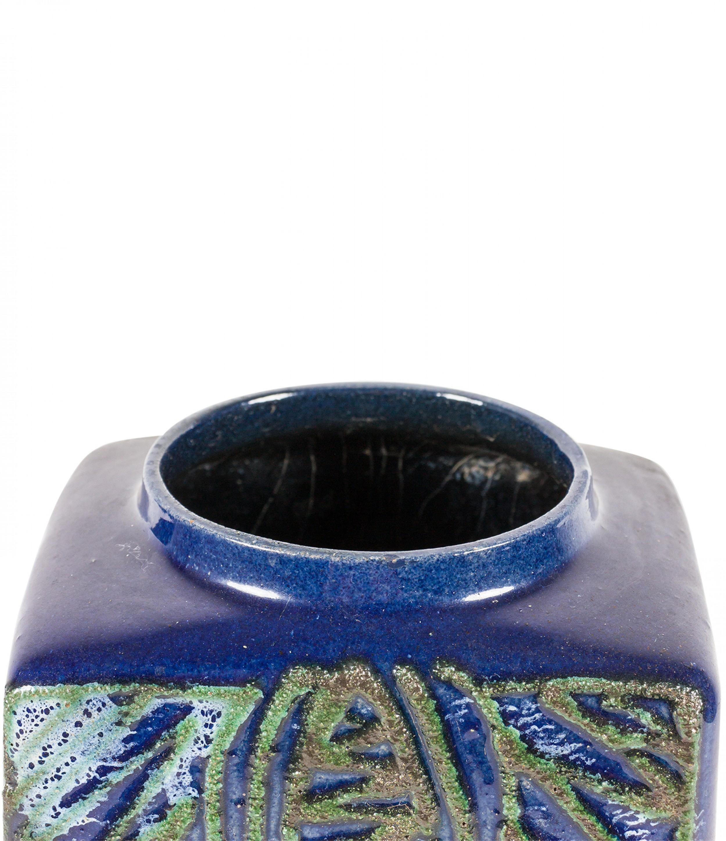Mid-Century moderno Vaso in ceramica con motivo a trifoglio blu e verde della Germania dell'Est di Strehla Keramik in vendita