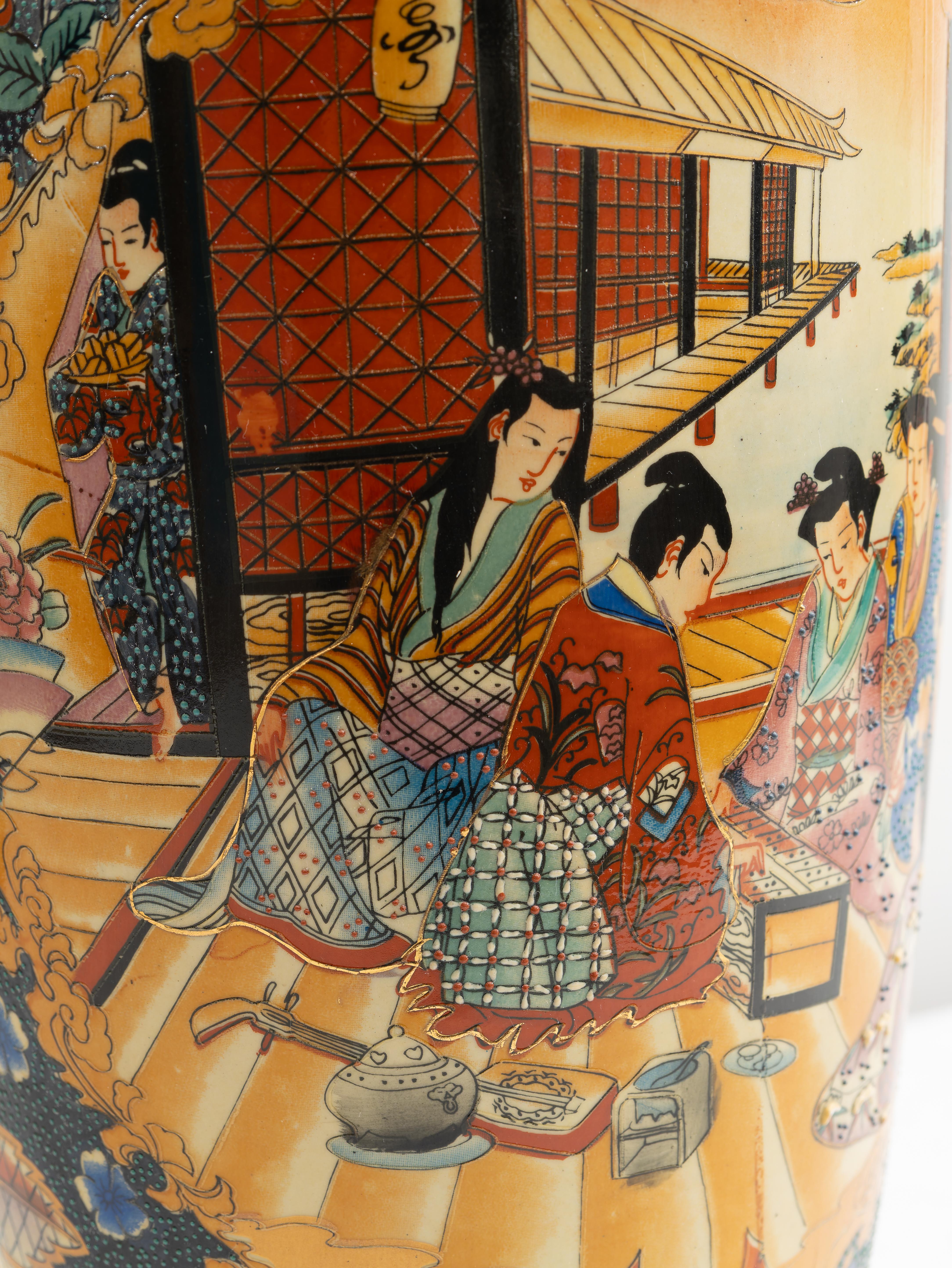 Stunning Japanese porcelain vase, 20th century In Good Condition For Sale In Bastia Umbra, IT