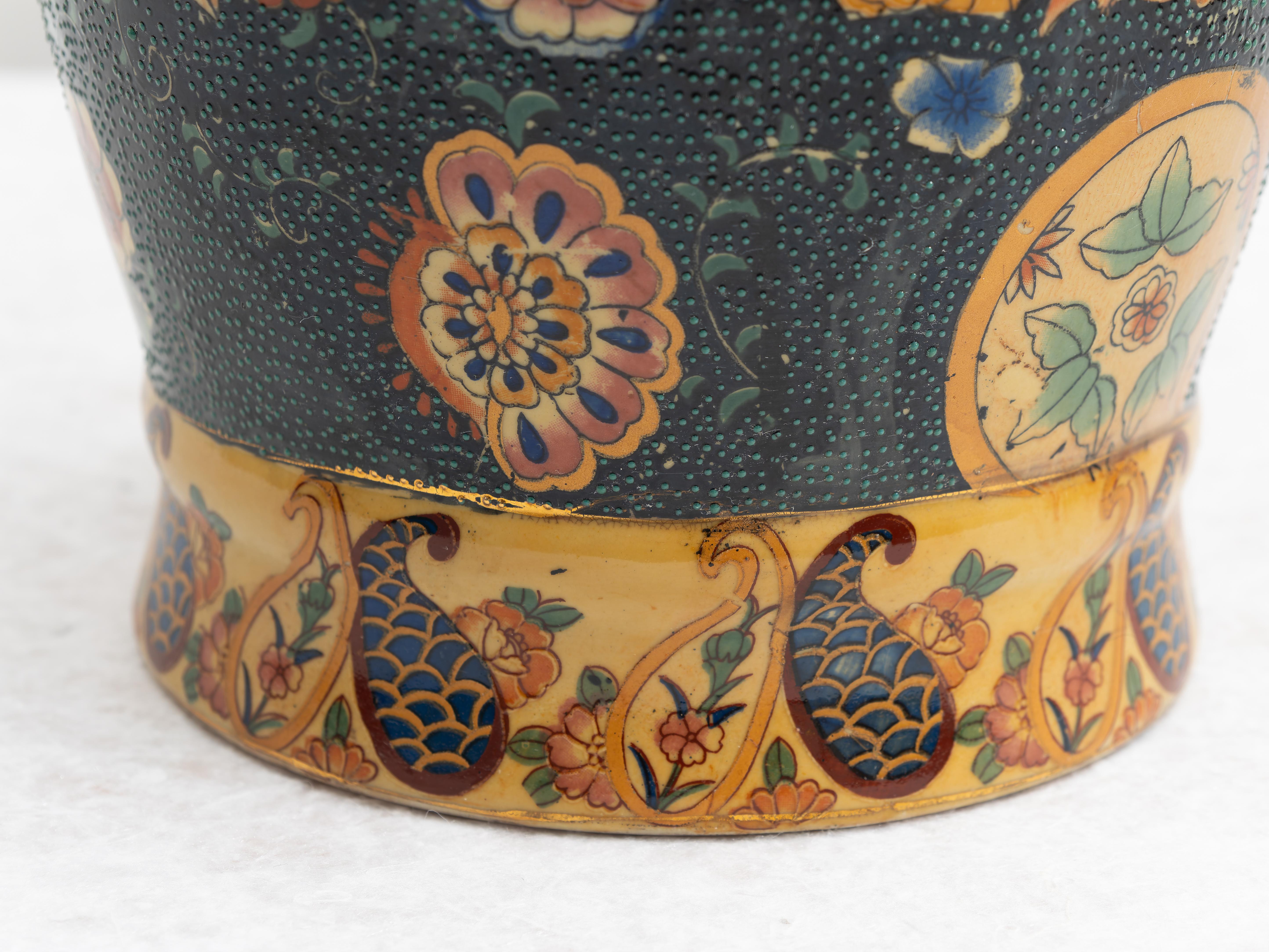 Stunning Japanese porcelain vase, 20th century For Sale 1