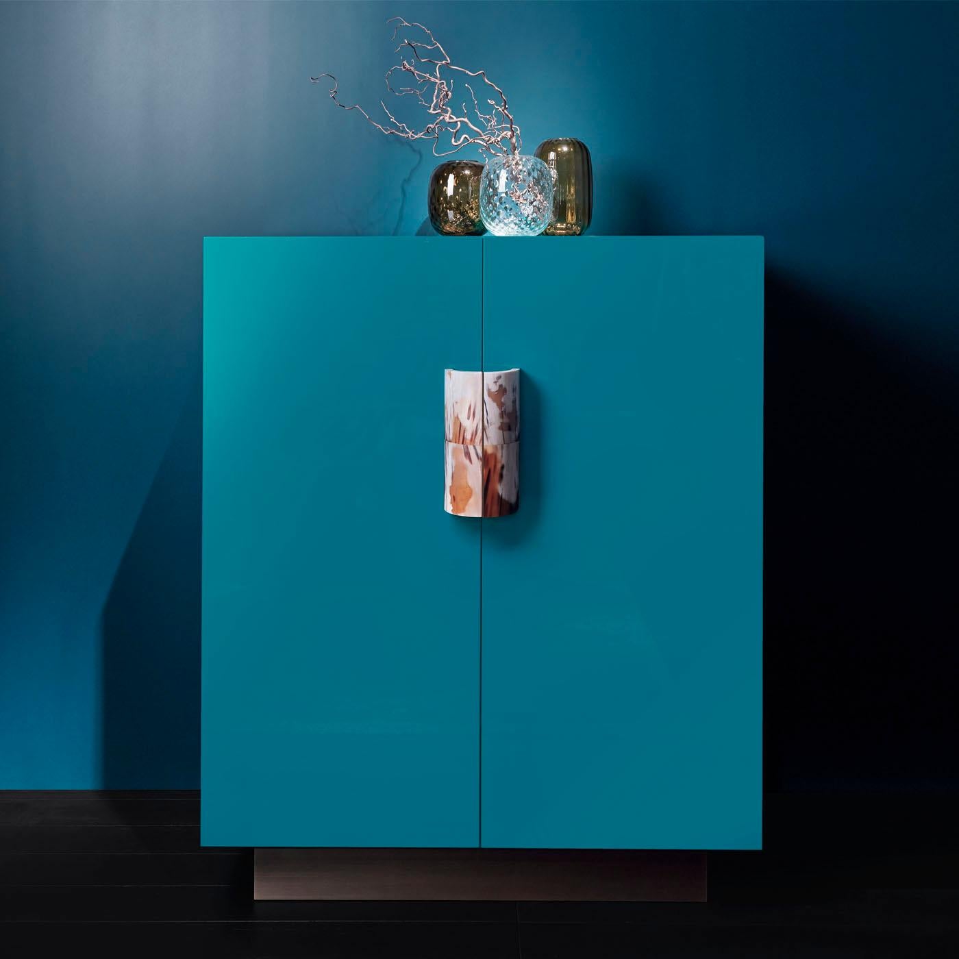 Stresa Cabinet in Glossy Water Blue Lacquer and Corno Italiano, Mod. 4418 In New Condition For Sale In Recanati, Macerata