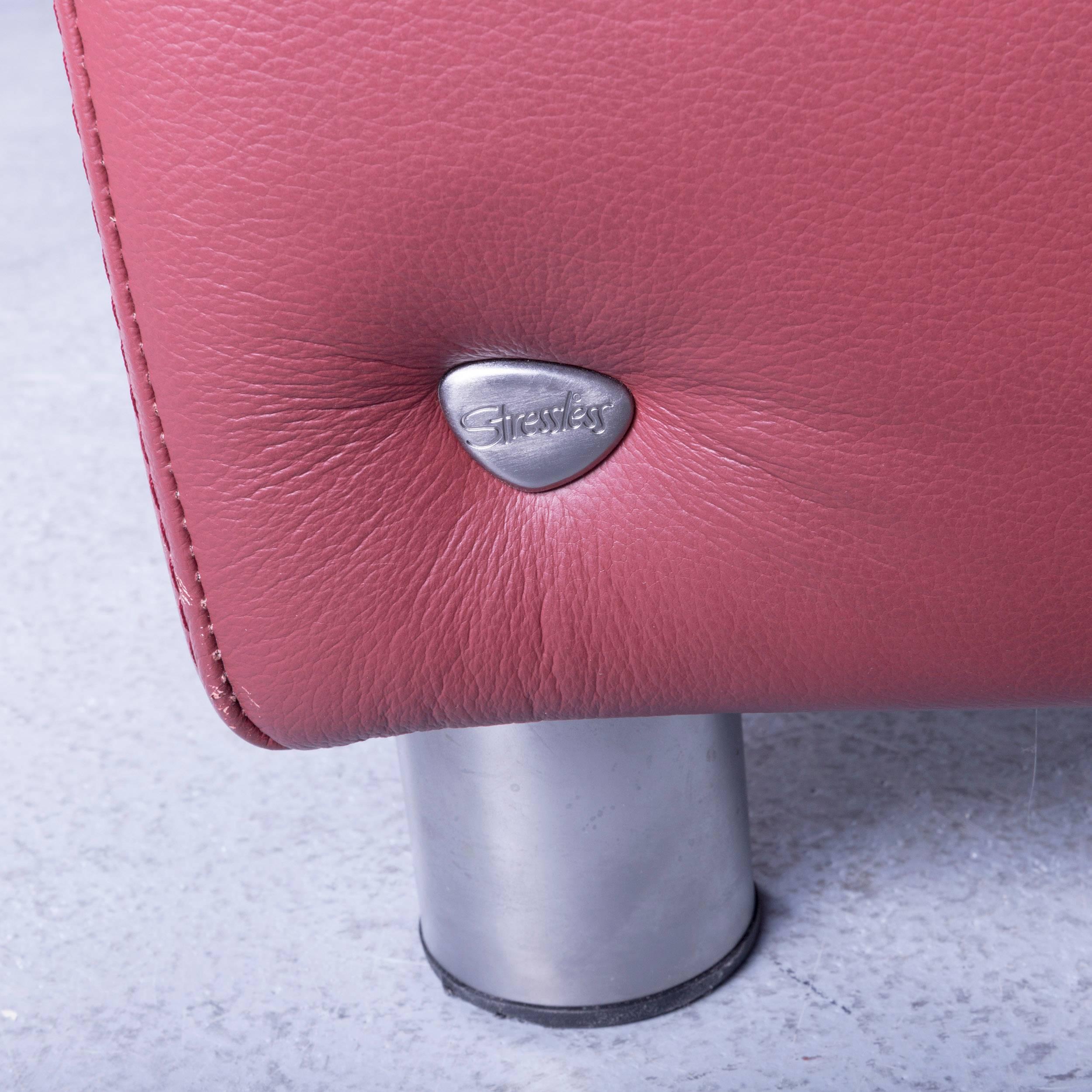 Stressless Arion zweisitziges Kino-Sofa und Fußhocker aus rotem Leder 4