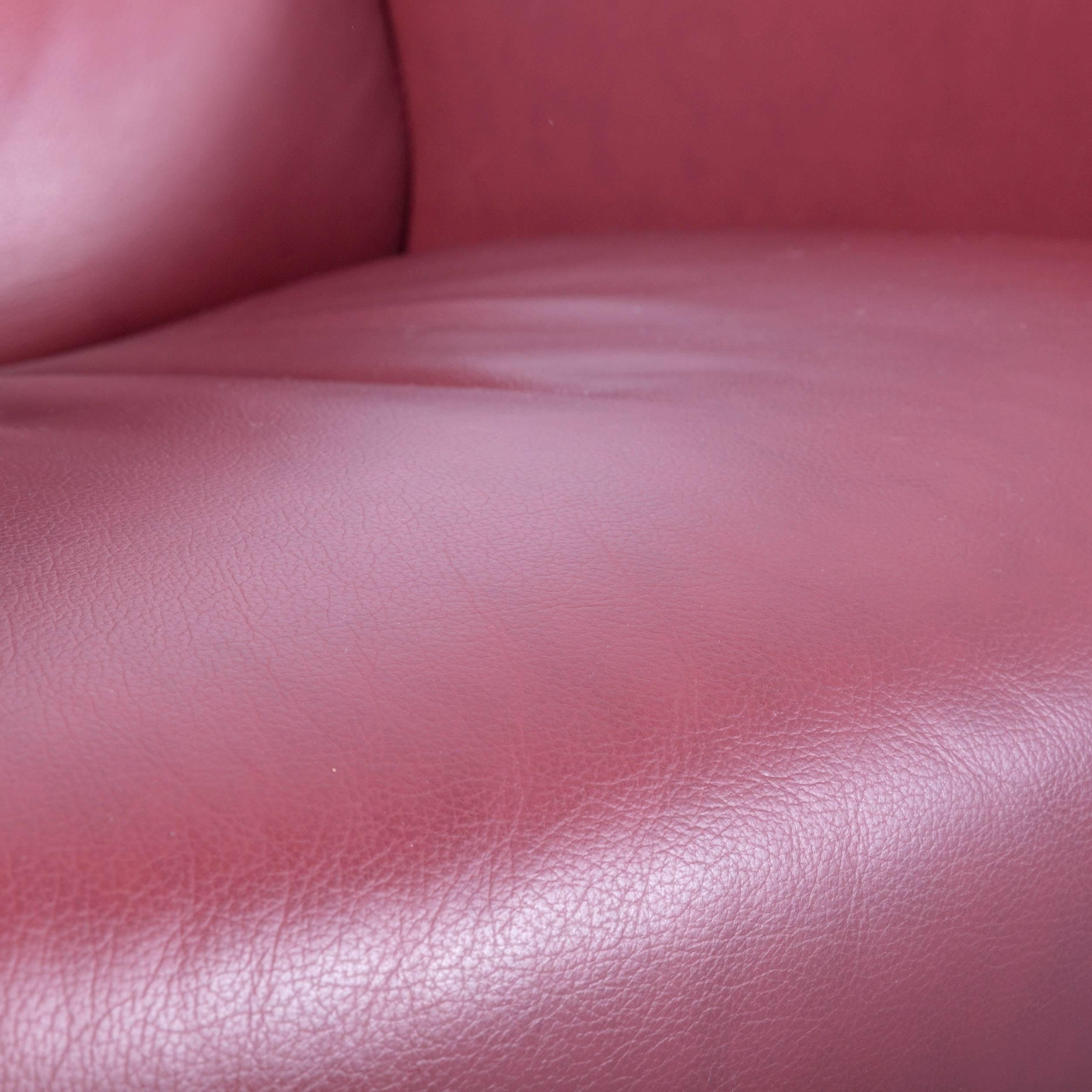 Stressless Arion zweisitziges Kino-Sofa und Fußhocker aus rotem Leder 5