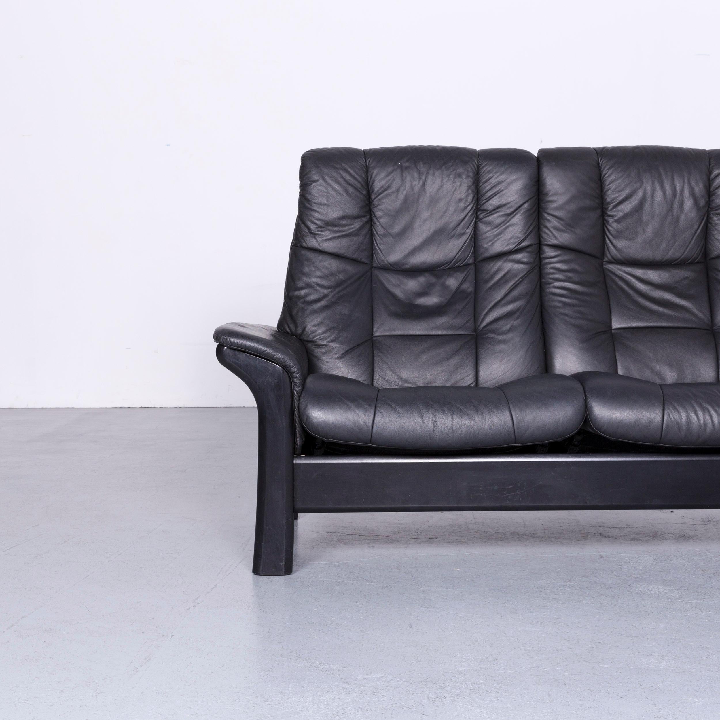 Stressless Buckingham Two-Seat Sofa Black Leather Couch with Function In Good Condition For Sale In Cologne, DE