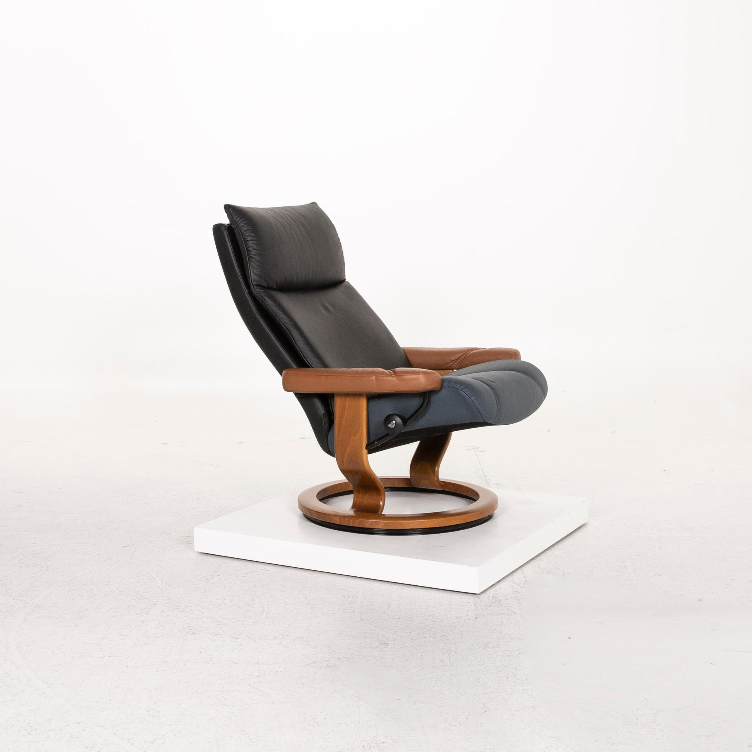 We bring to you a Stressless Consul leather armchair brown blue black function relax function.
    
 

 Product measurements in centimeters:
 

Depth 78
Width 84
Height 103
Seat-height 45
Rest-height 52
Seat-depth 45
Seat-width