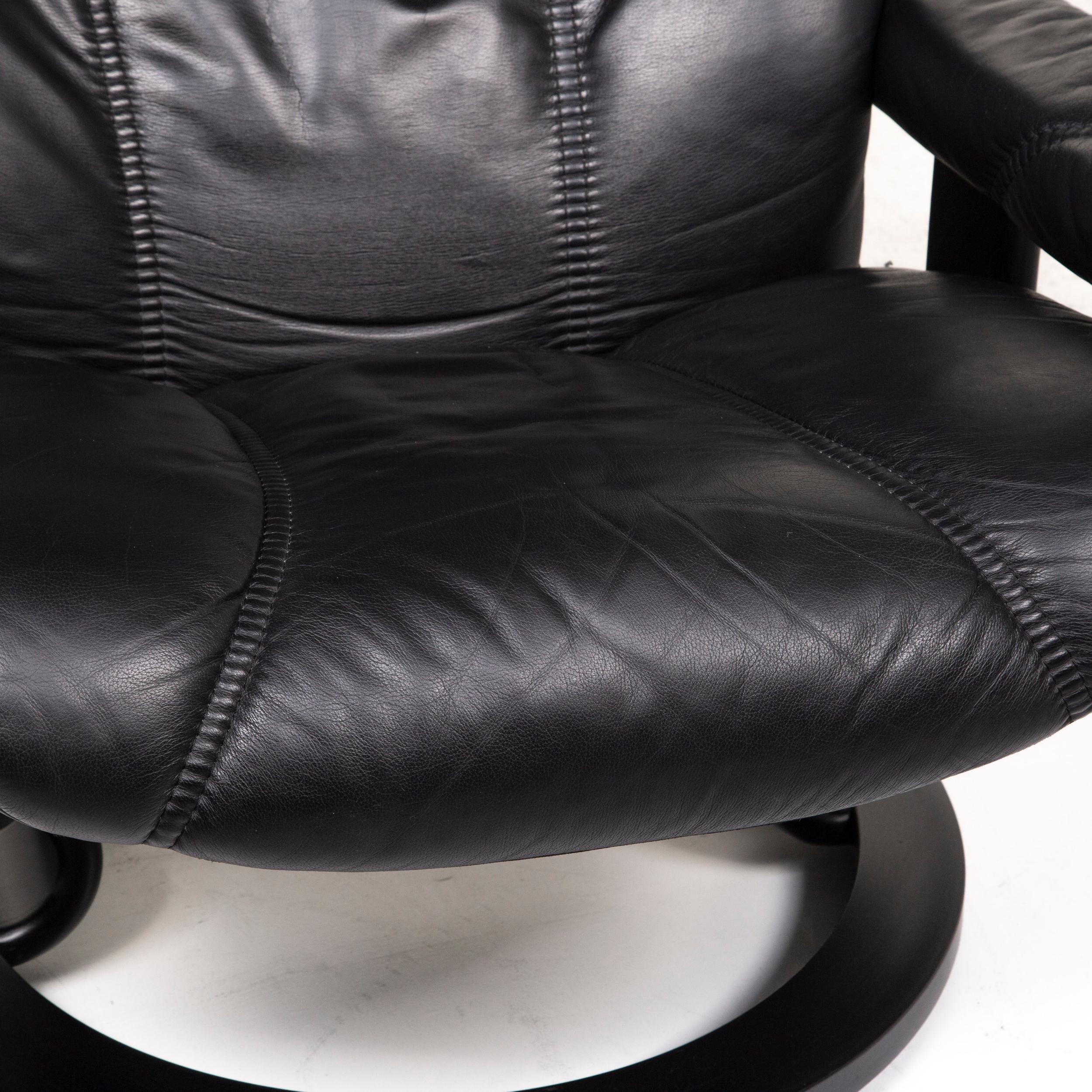 We bring to you a Stressless Consul leather armchair incl. Black stool size L function relax.

 

 Product measurements in centimeters:
 

Depth 75
Width 84
Height 100
Seat-height 42
Rest-height 52
Seat-depth 48
Seat-width