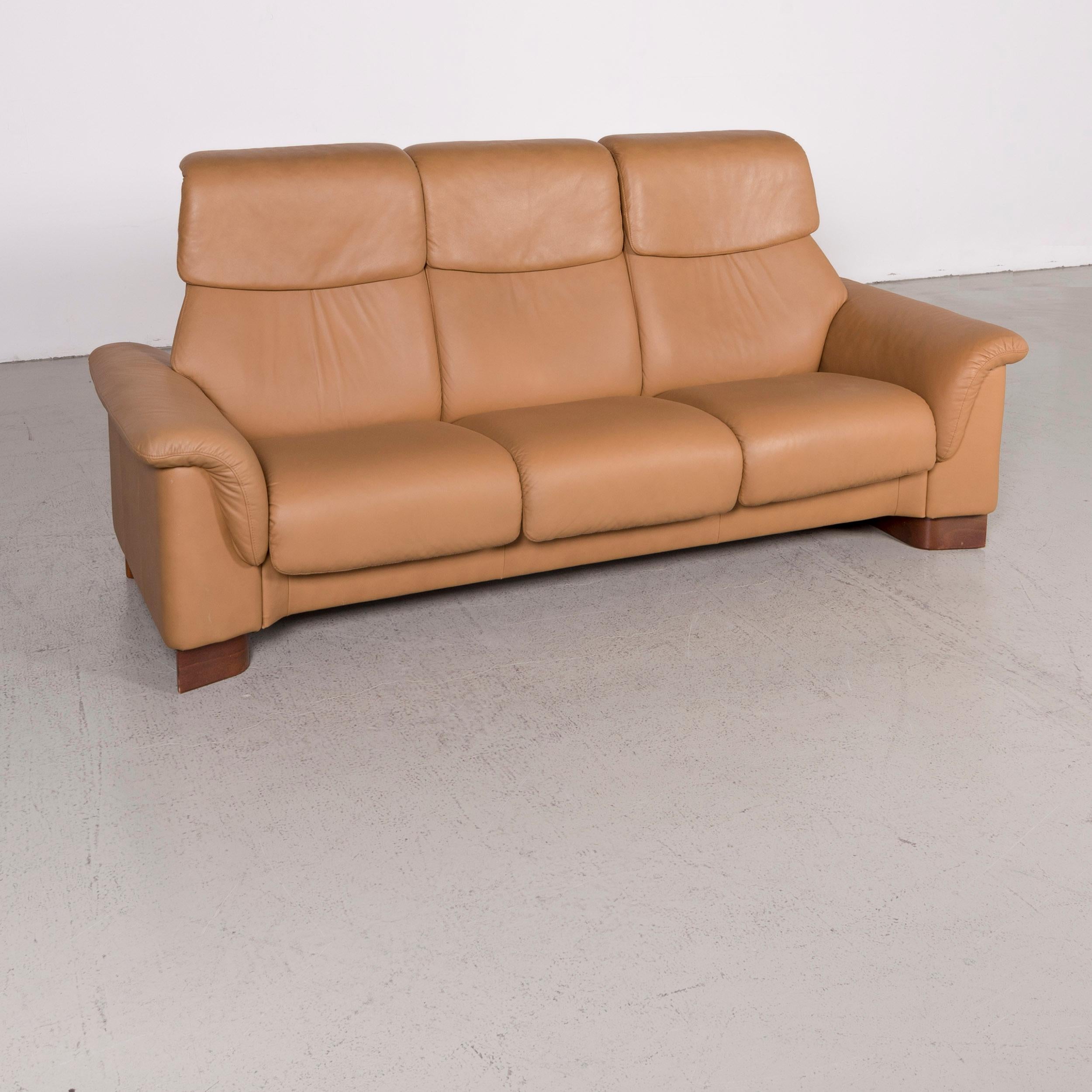 We bring to you a stressless designer leather sofa brown genuine leather three-seat couch relax.

Product measurements in centimeters:

Depth 85
Width 220
Height 100
Seat-height 45
Rest-height 55
Seat-depth 50
Seat-width 160
Back-height