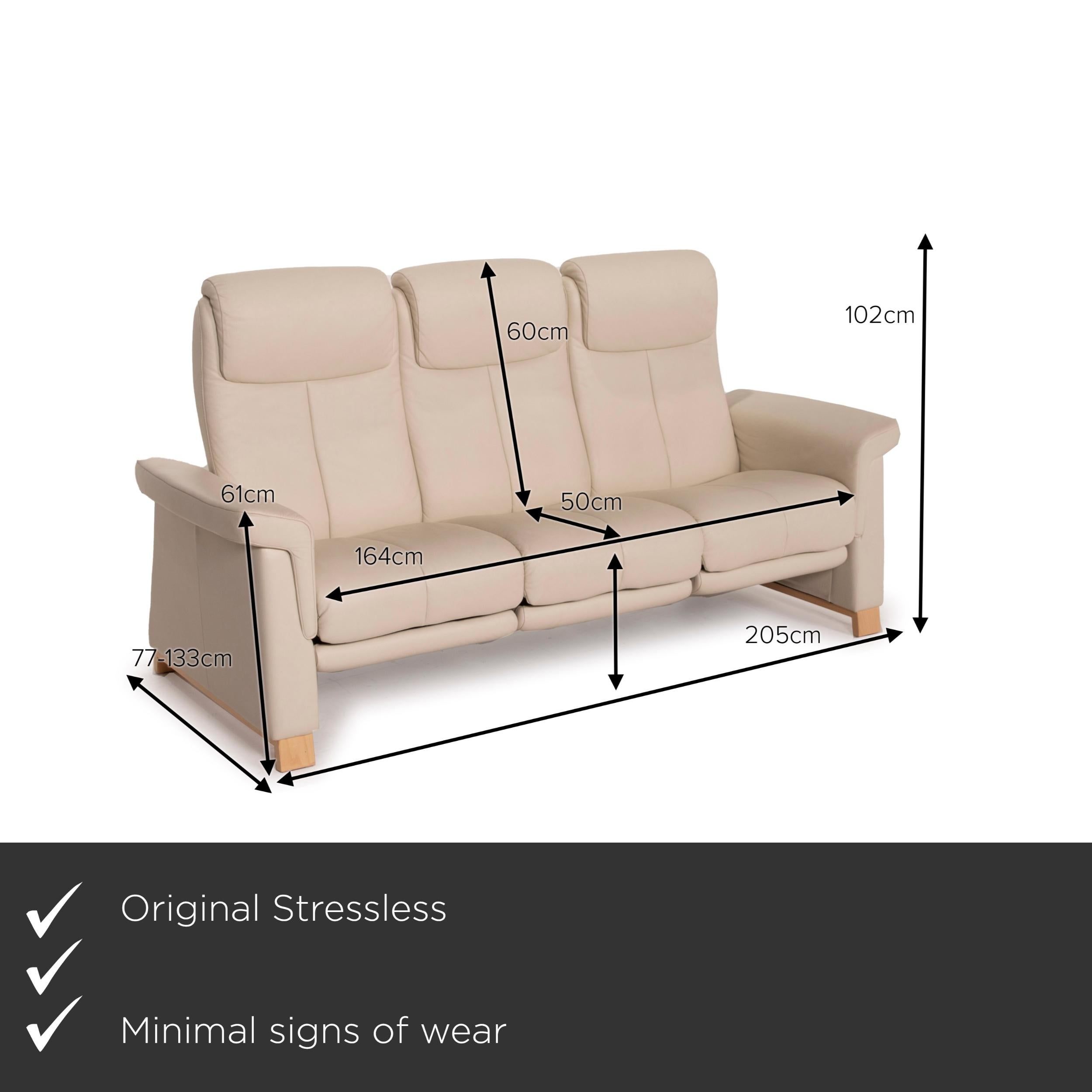 We present to you a Stressless leather sofa beige three-seater electric function relaxation function.
 

 Product measurements in centimeters:
 

Depth: 77
Width: 205
Height: 102
Seat height: 45
Rest height: 61
Seat depth: 50
Seat width: