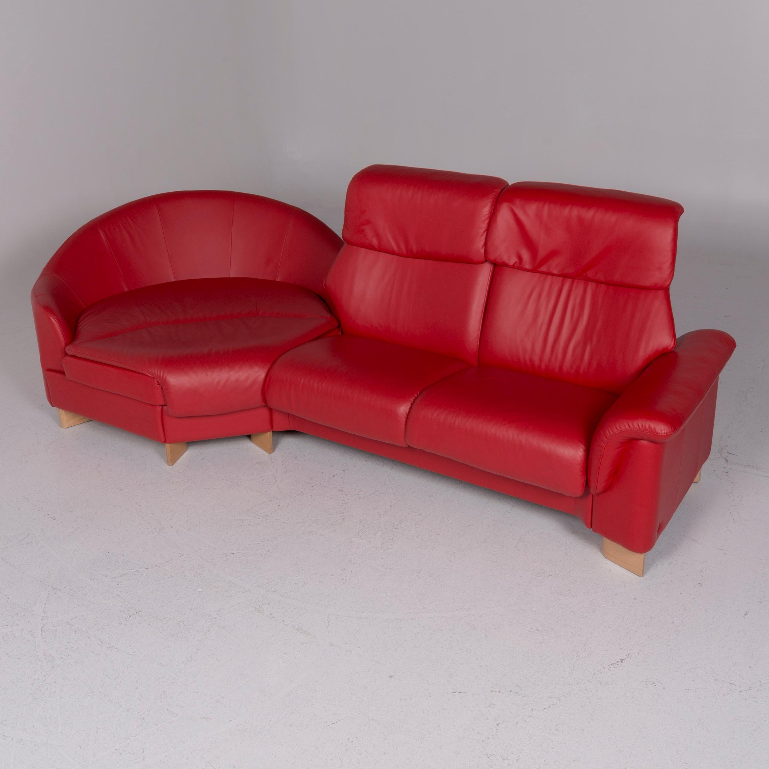 We bring to you a stressless leather sofa red corner sofa
 
Product measurements in centimeters:
 
Depth 86
Width 286
Height 104
Seat-height 46
Rest-height 59
Seat-depth 52
Seat-width 230
Back-height 60.


  