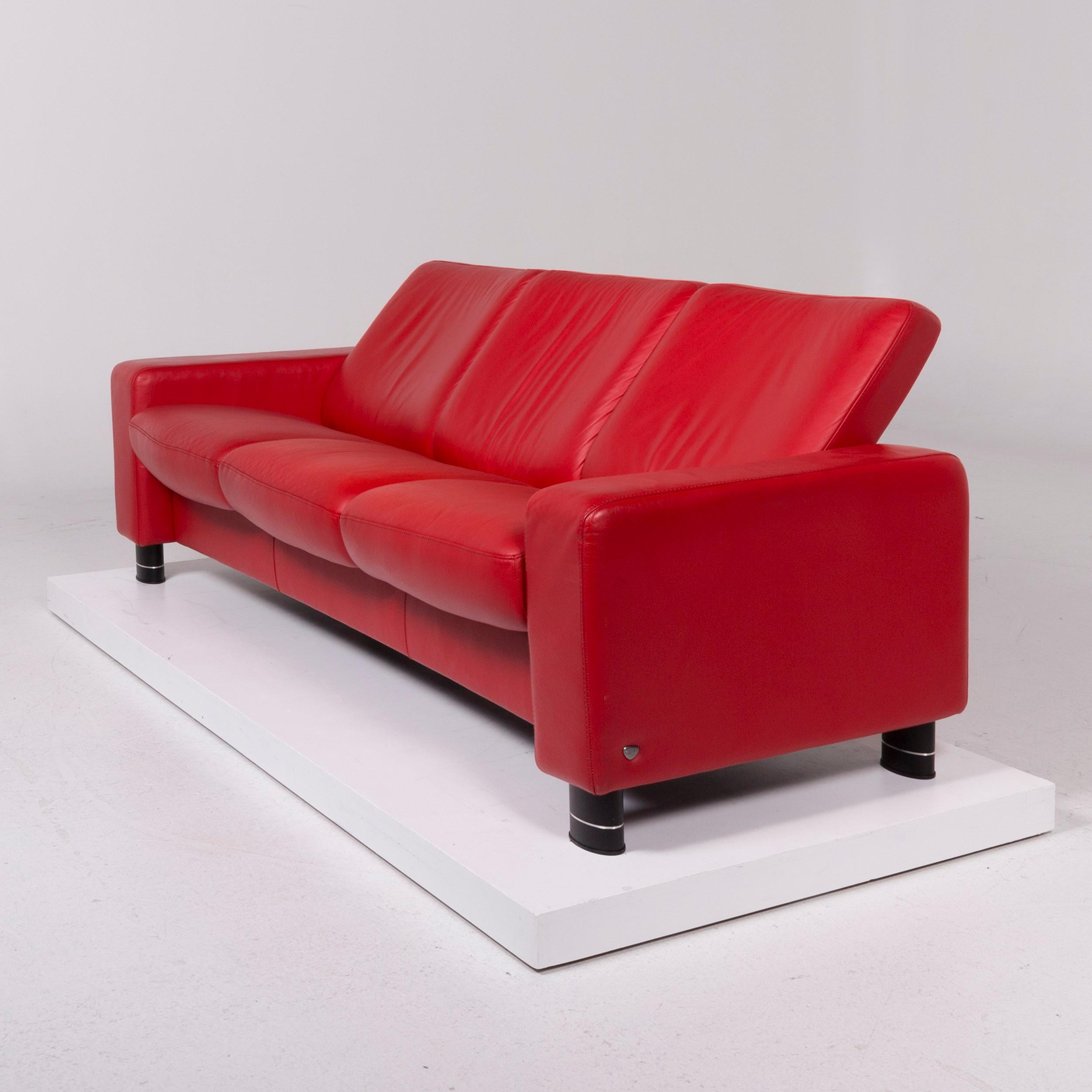 We bring to you a stressless leather sofa set red three-seat two-seat stool.
   
 

 Product measurements in centimeters:
 

 Depth 76
Width 234
Height 84
Seat-height 45
Rest-height 56
Seat-depth 50
Seat-width 193
Back-height 44.