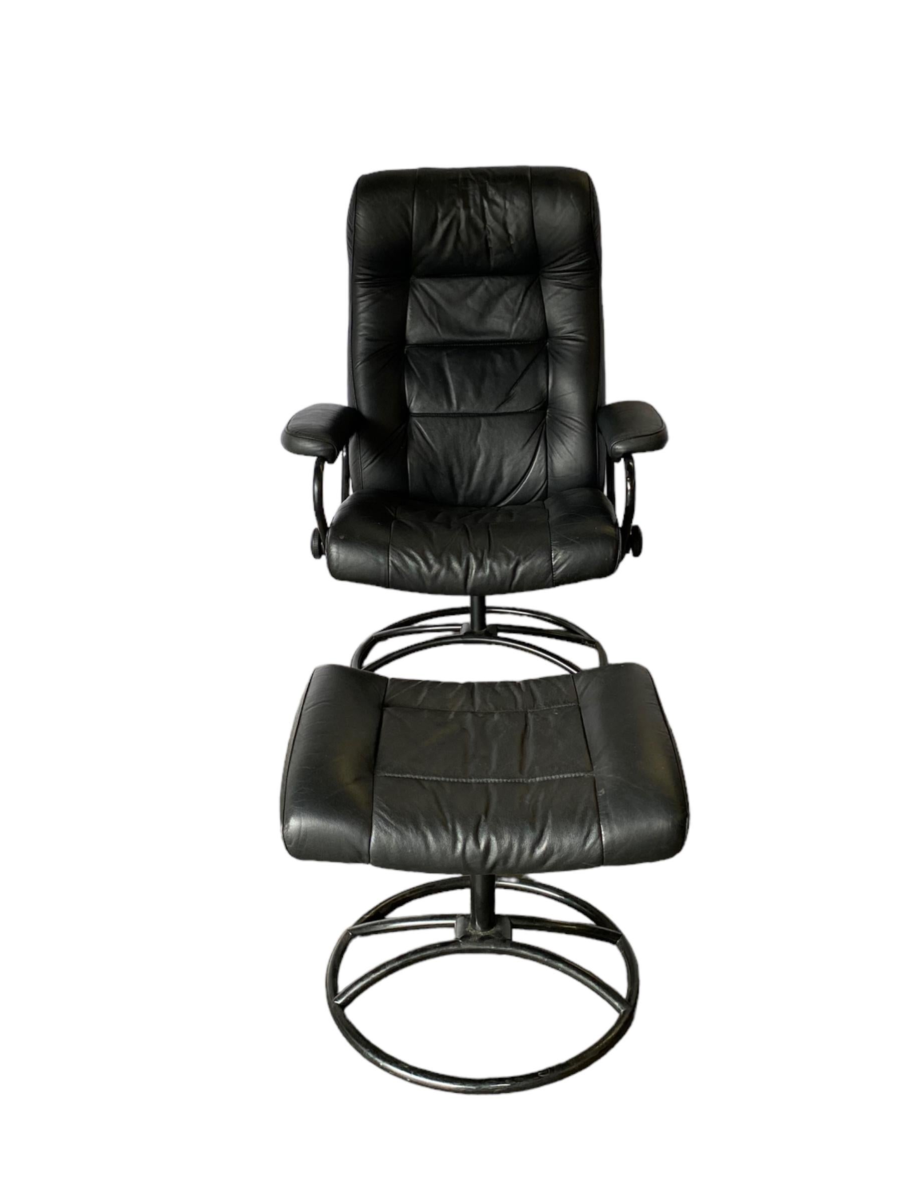 Stressless Lounge Chair and Ottoman in Black For Sale at 1stDibs
