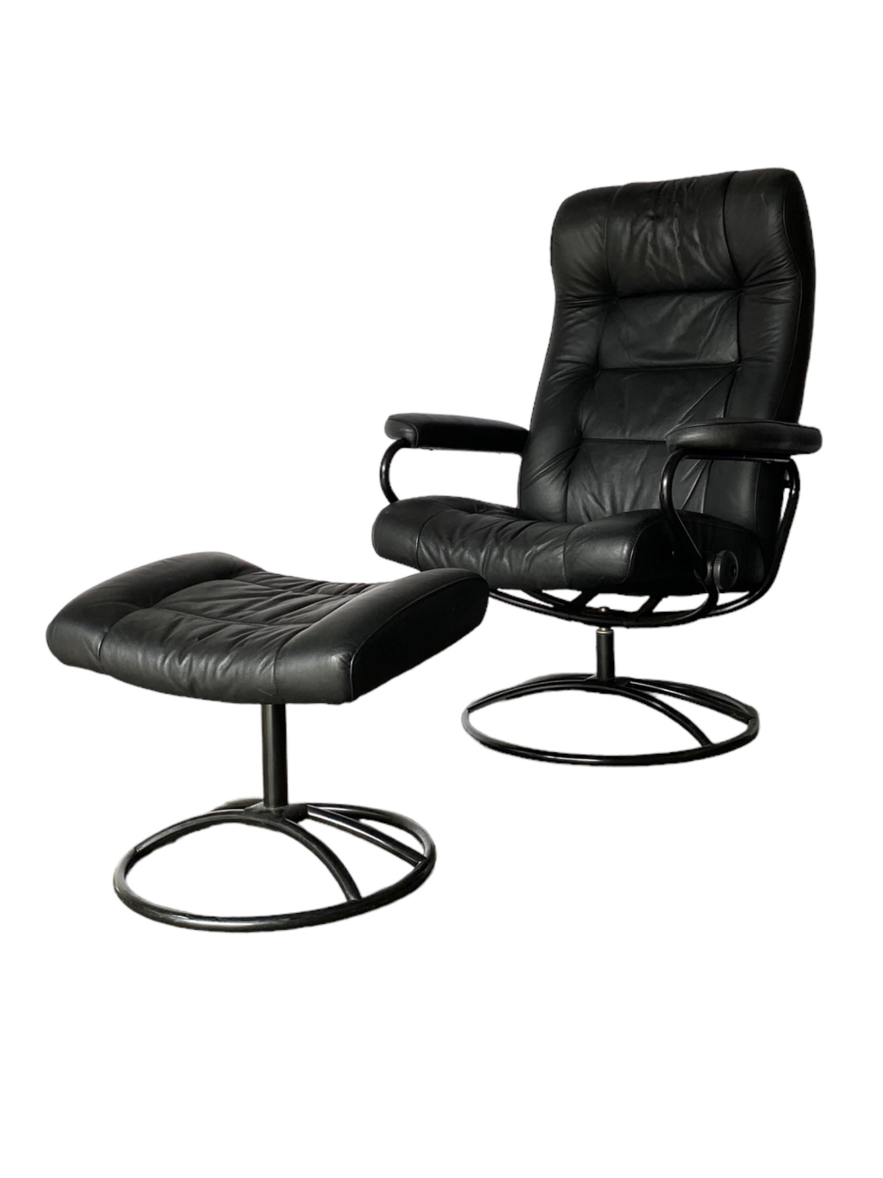 Stressless Lounge Chair and Ottoman in Black For Sale at 1stDibs