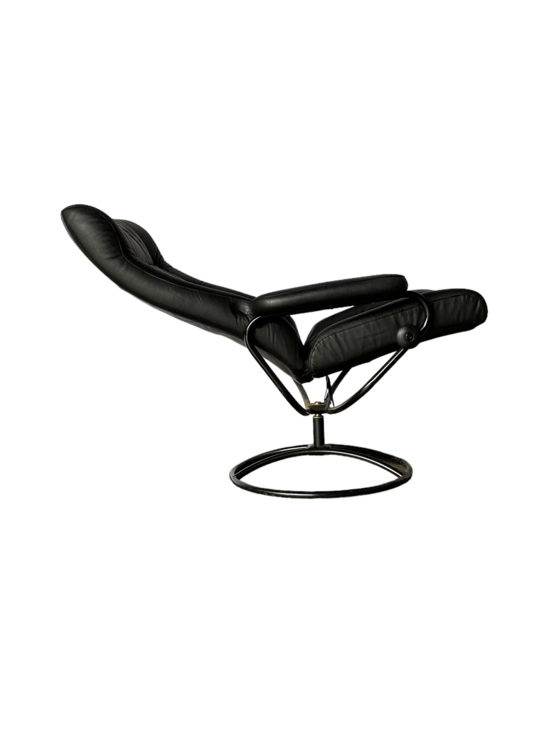 Stressless Lounge Chair and Ottoman in Black For Sale at 1stDibs