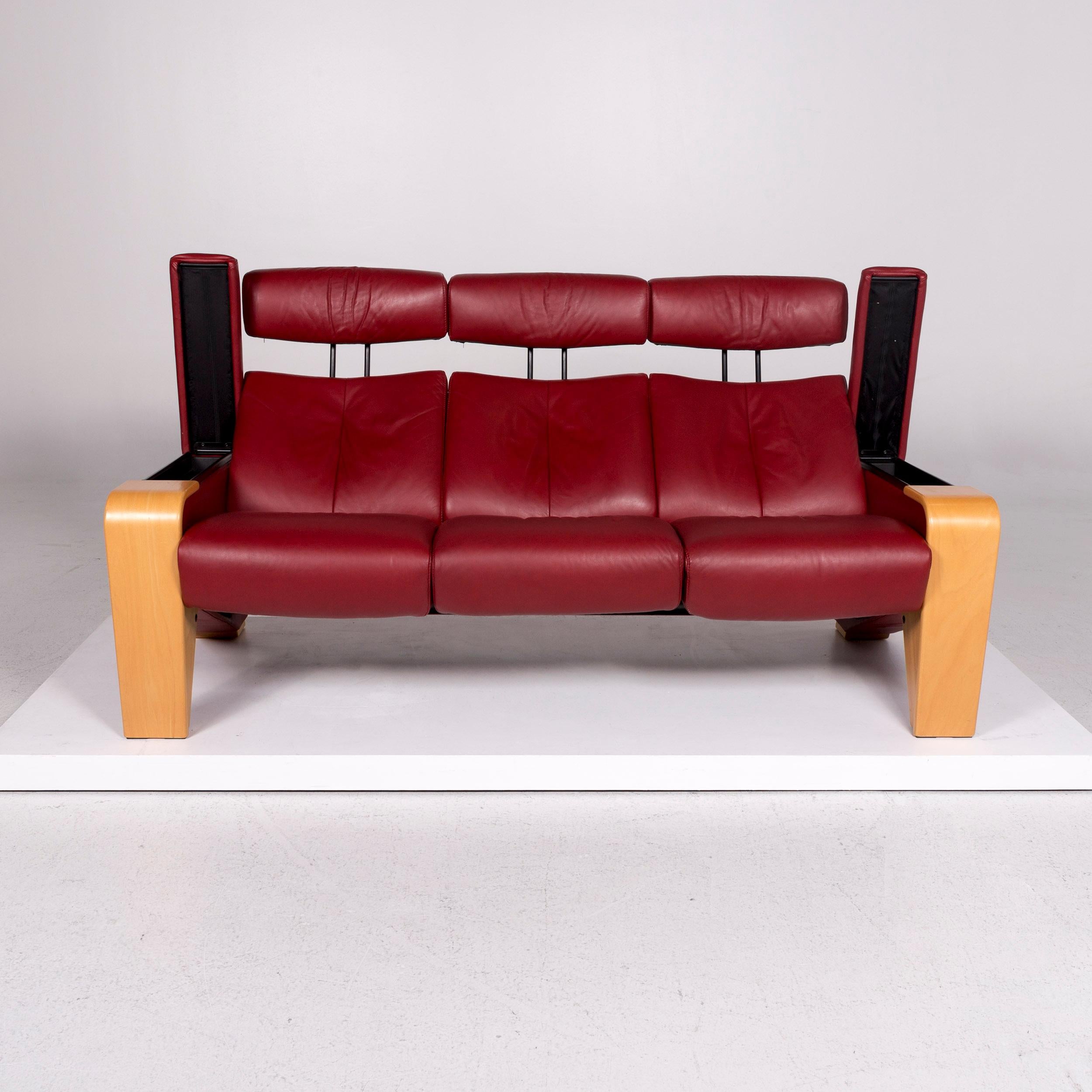 We bring to you a Stressless Pegasus leather sofa red three seater function couch.

 

 Product measurements in centimeters:
 

Depth 79
Width 189
Height 98
Seat-height 43
Rest-height 58
Seat-depth 50
Seat-width 165
Back-height 59.