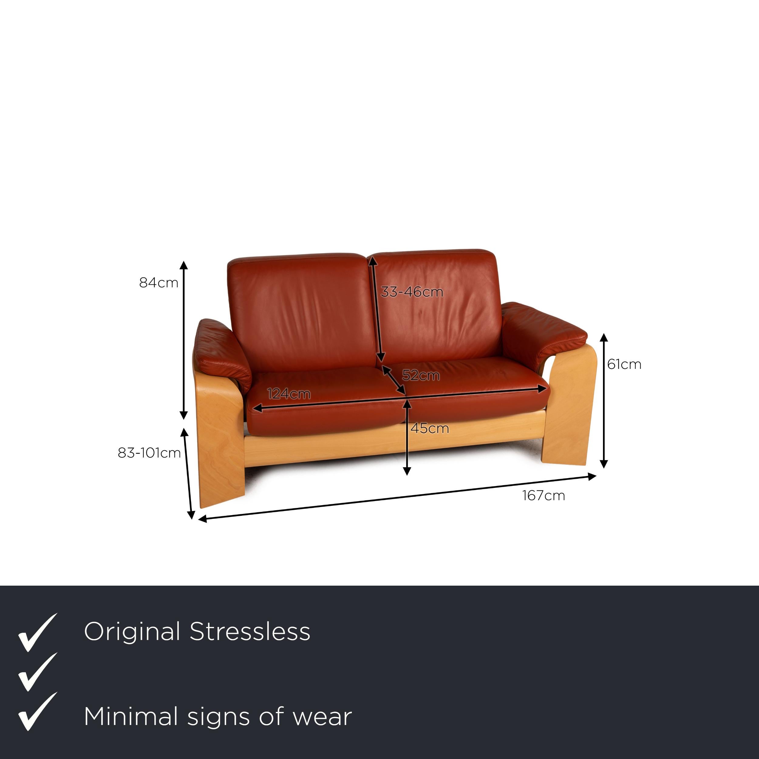 We present to you a Stressless Pegasus leather sofa red two seater couch.
 

 Product measurements in centimeters:
 

Depth: 83
Width: 167
Height: 84
Seat height: 45
Rest height: 61
Seat depth: 52
Seat width: 124
Back height: 33.
 