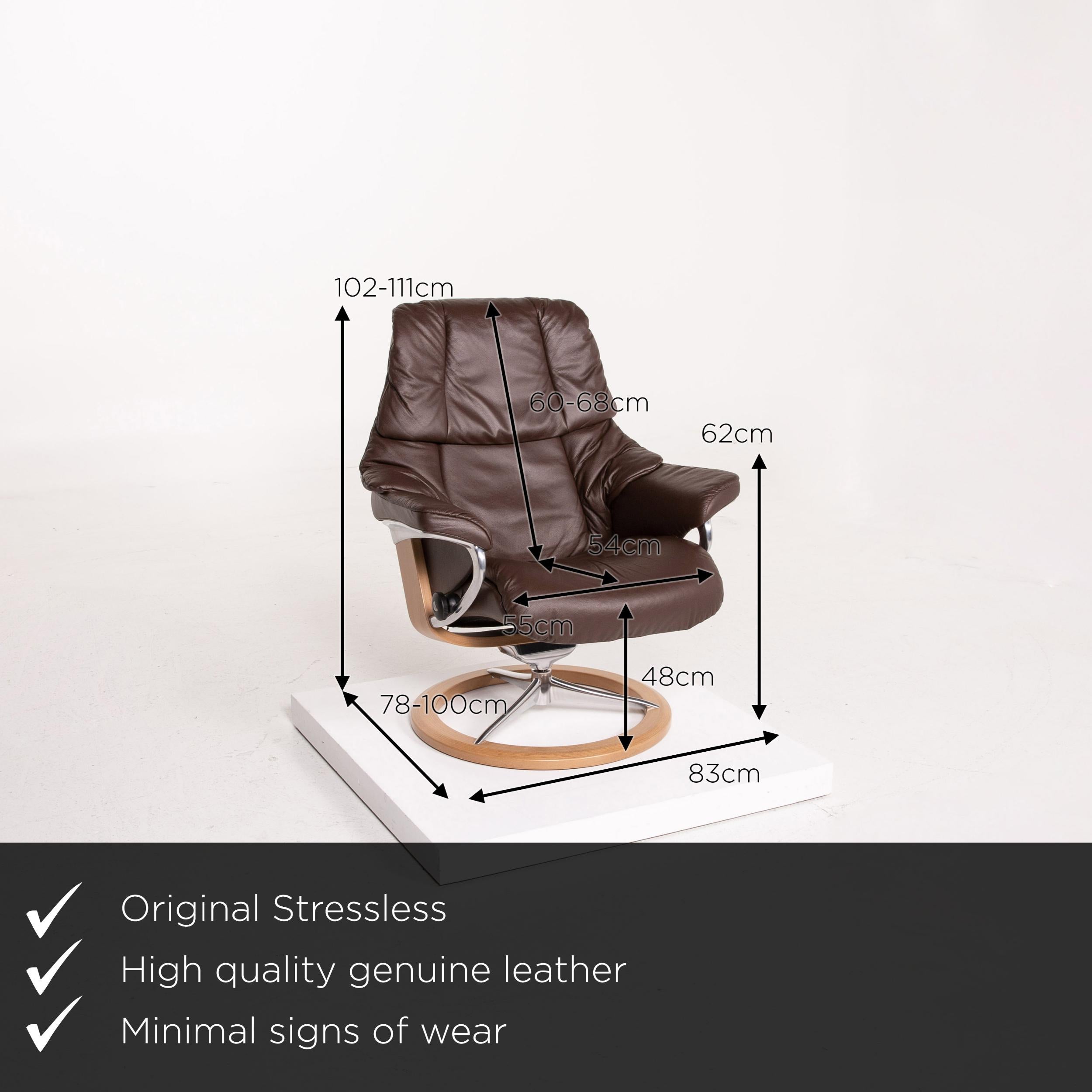 We present to you a Stressless Reno leather armchair incl. Stool dark brown relaxation.


 Product measurements in centimeters:
 

Depth 78
Width 83
Height 102
Seat height 48
Rest height 62
Seat depth 54
Seat width 55
Back height 60.
 