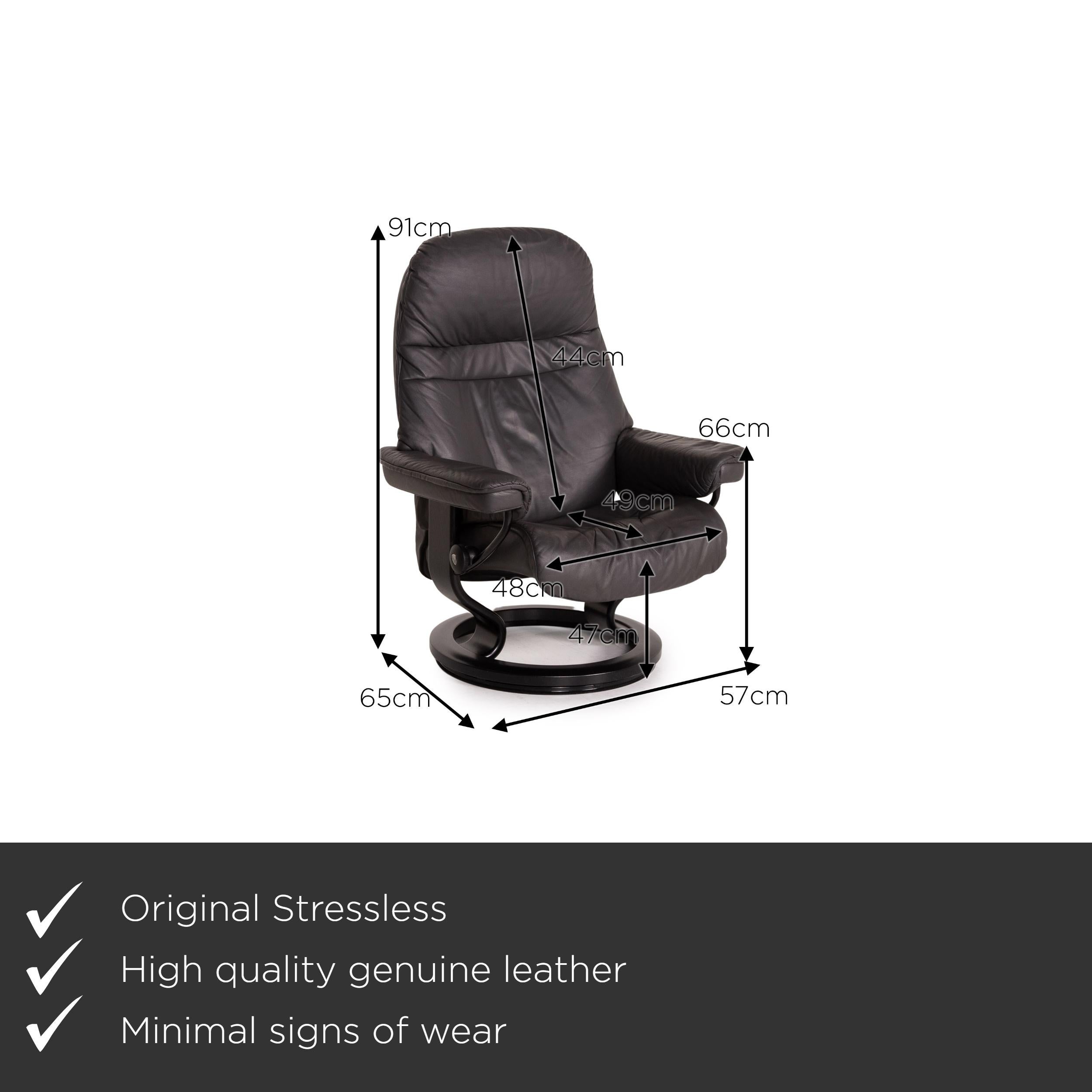 We present to you a Stressless Sunrise leather armchair incl. Ottoman gray size M Relax function.
  
 

 Product measurements in centimeters:
 

 depth: 86
 width: 78
 height: 98
 seat height: 44
 rest height: 52
 seat depth: 47
 seat