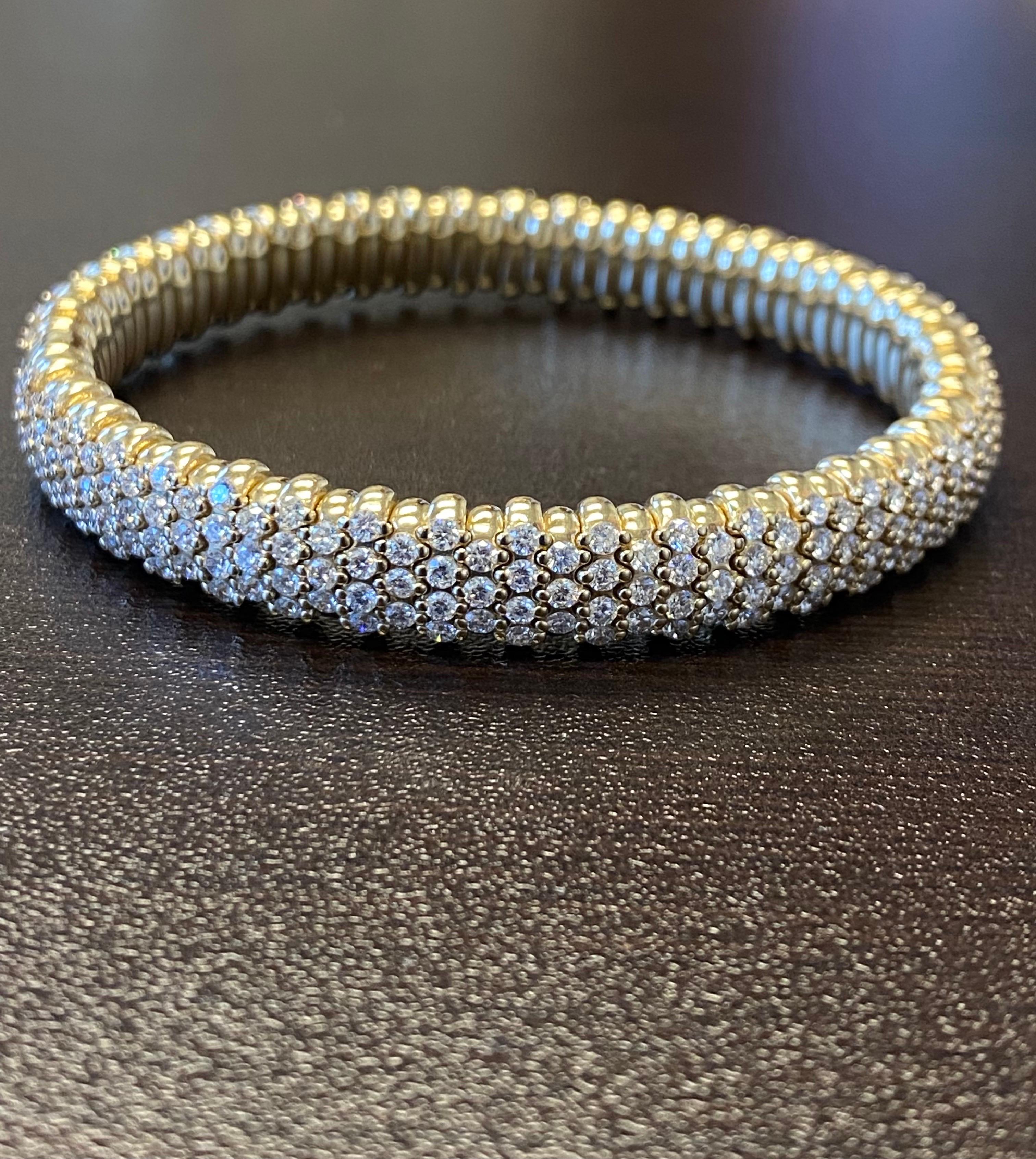 Mouvement esthétique Bracelet jonc flexible en diamants extensibles de 5,30 carats en vente