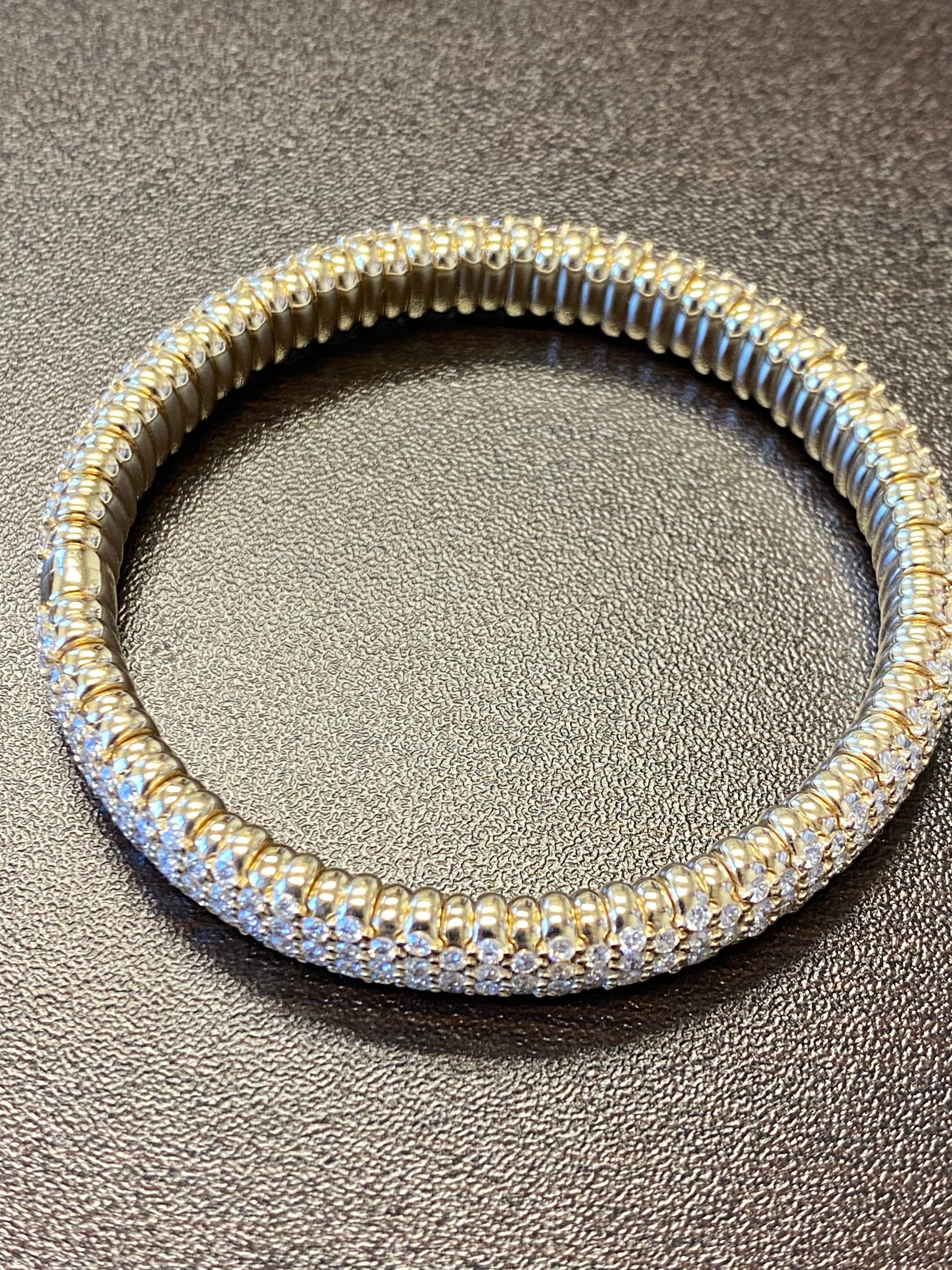 Taille ronde Bracelet jonc flexible en diamants extensibles de 5,30 carats en vente