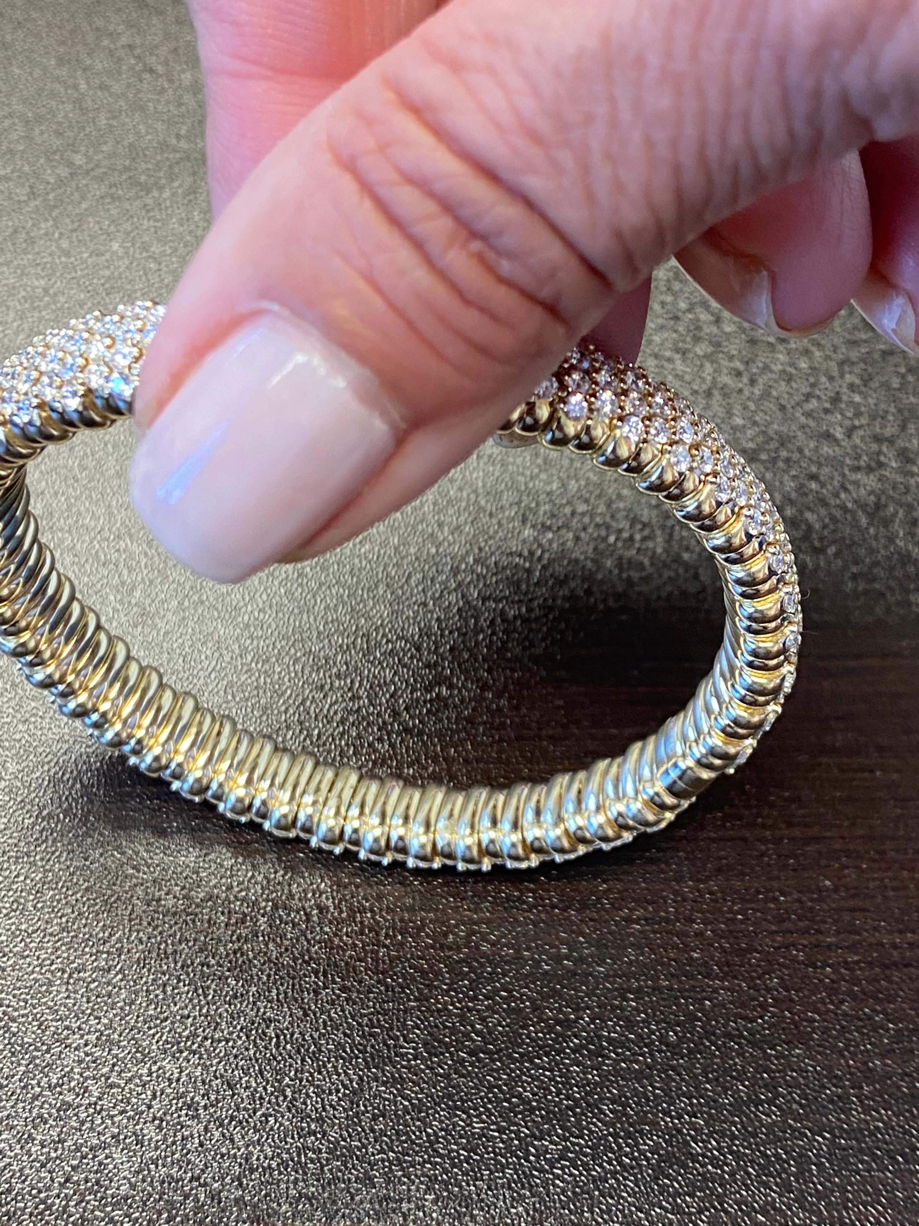 Bracelet jonc flexible en diamants extensibles de 5,30 carats Neuf - En vente à Great Neck, NY